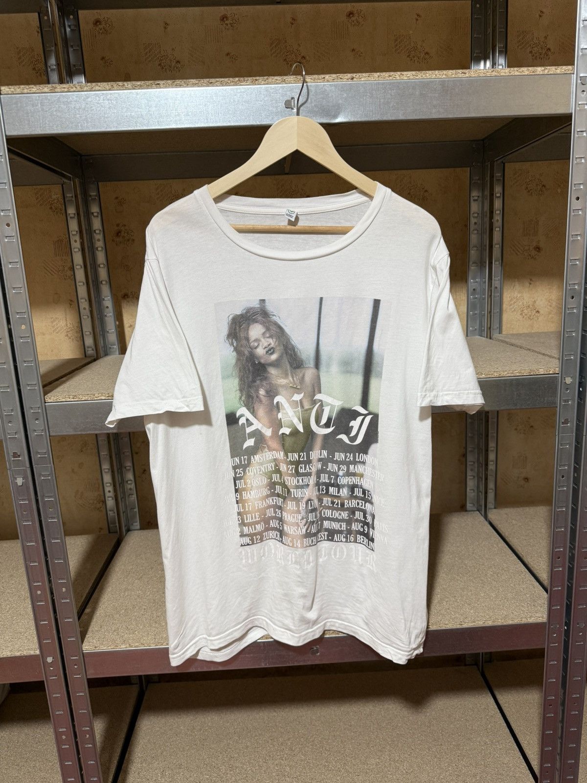 Band Tees × Rihanna Rihanna “ Anti World Tour 2016 “ Rap T-Shirt Y2K Hype Size US XL / EU 56 / 4 - 1 Thumbnail
