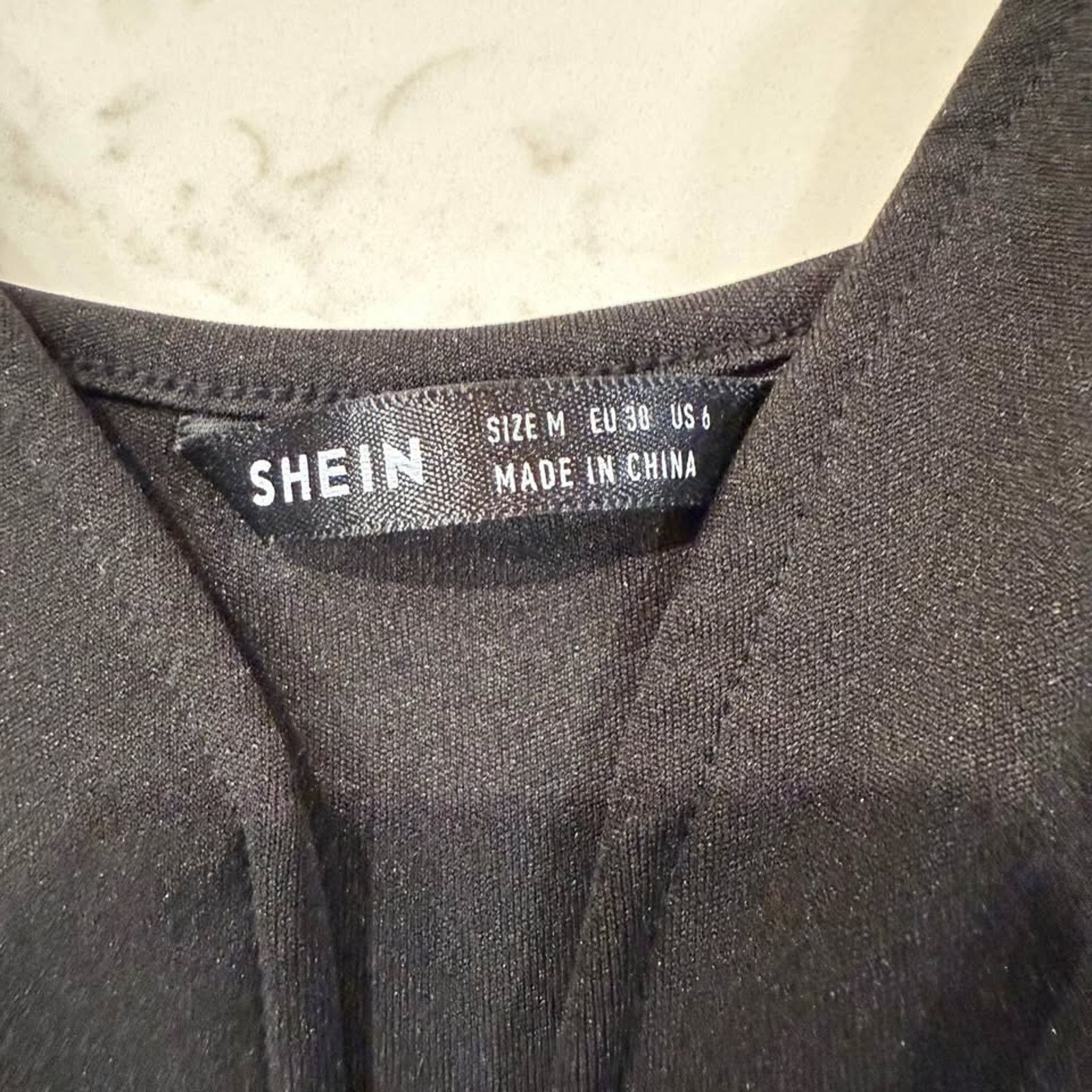 Shein SHEIN Deep V Line Black Crop Top Womens Medium Chic Sexy Size M / US 6-8 / IT 42-44 - 3 Thumbnail