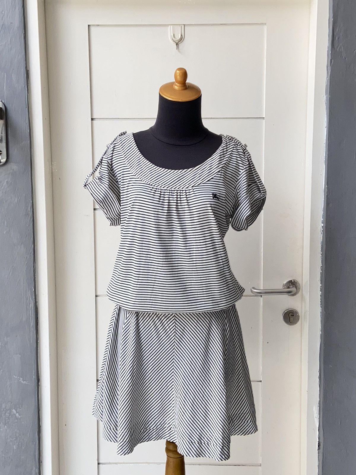 Burberry BURBERRY Striped Midi Dress Size XS / US 0-2 / IT 36-38 - 1 Thumbnail
