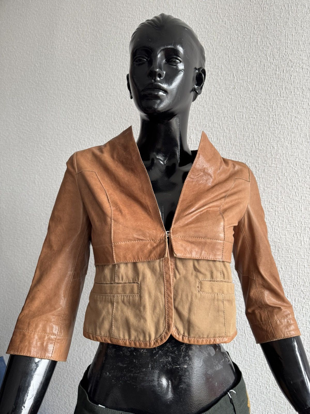 Trussardi Vintage Trussardi jacket 100% LEATHER blazer wmns Size XS / US 0-2 / IT 36-38 - 1 Thumbnail