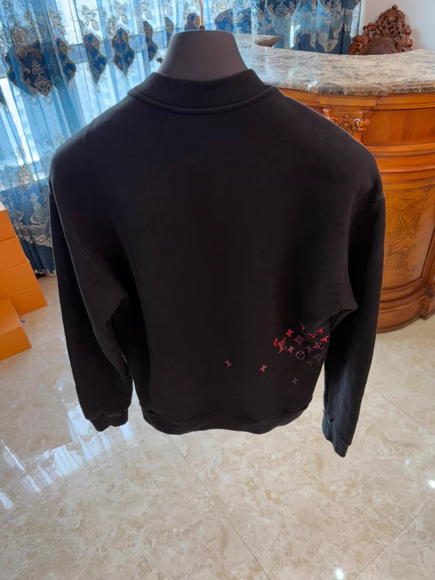 Louis Vuitton LV Embroidered Gradient Logo Black Sweatshirt S (Oversized) Size US S / EU 44-46 / 1 - 3 Thumbnail