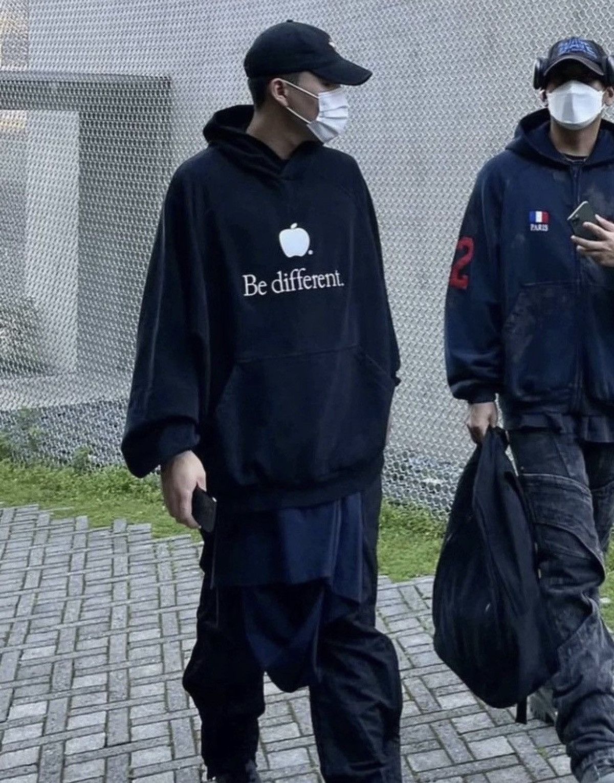 Balenciaga BALENCIAGA Be Different Patched Hoodie Size US L / EU 52-54 / 3 - 6 Thumbnail