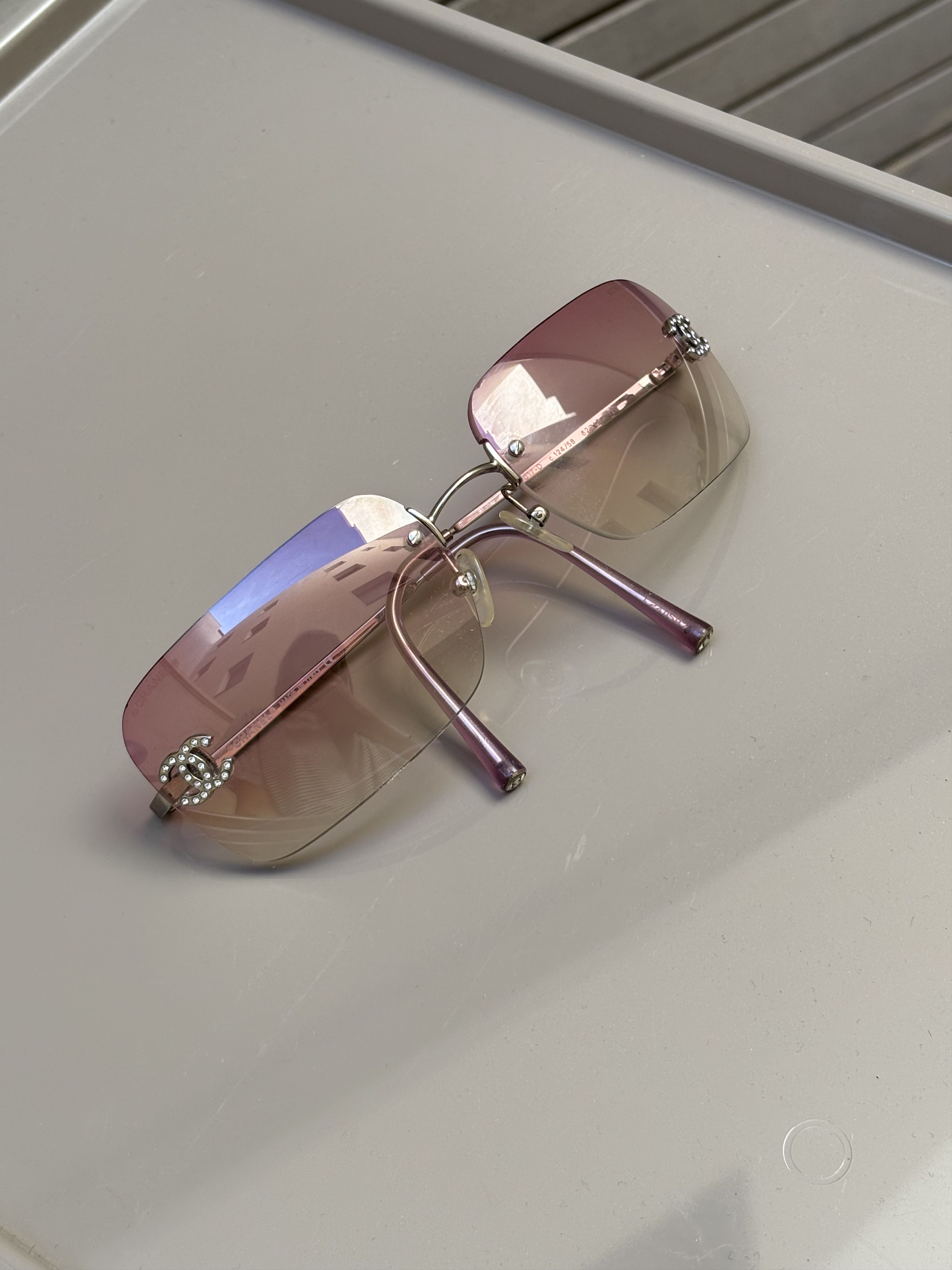 CHANEL Rimless y2k Jeweled Sunglasses 【公式通販】