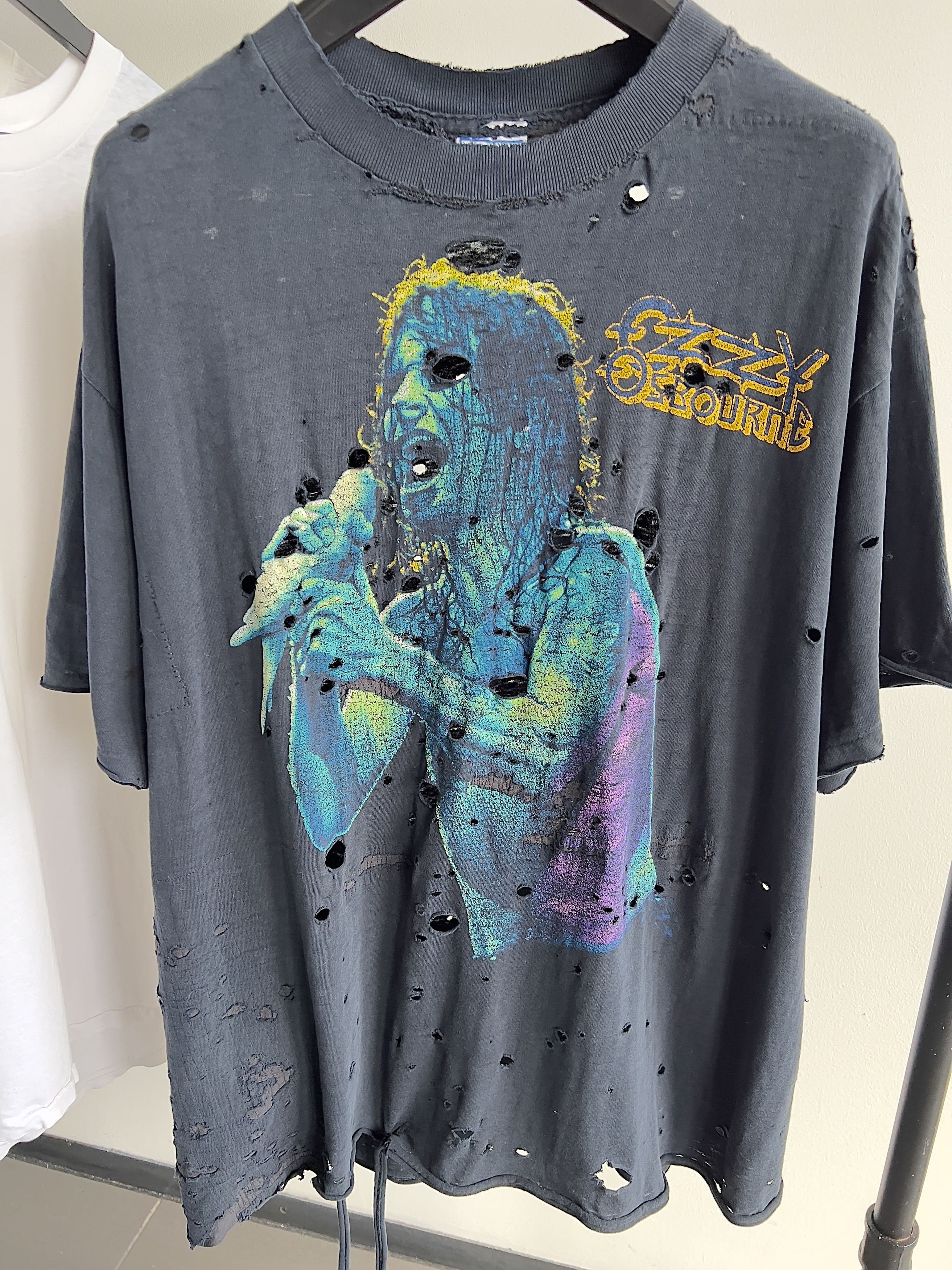 Band Tees Vintage Perfectly Thrashed 90s Ozzy Osbourne Revenge Tee Size US XL / EU 56 / 4 - 5 Thumbnail