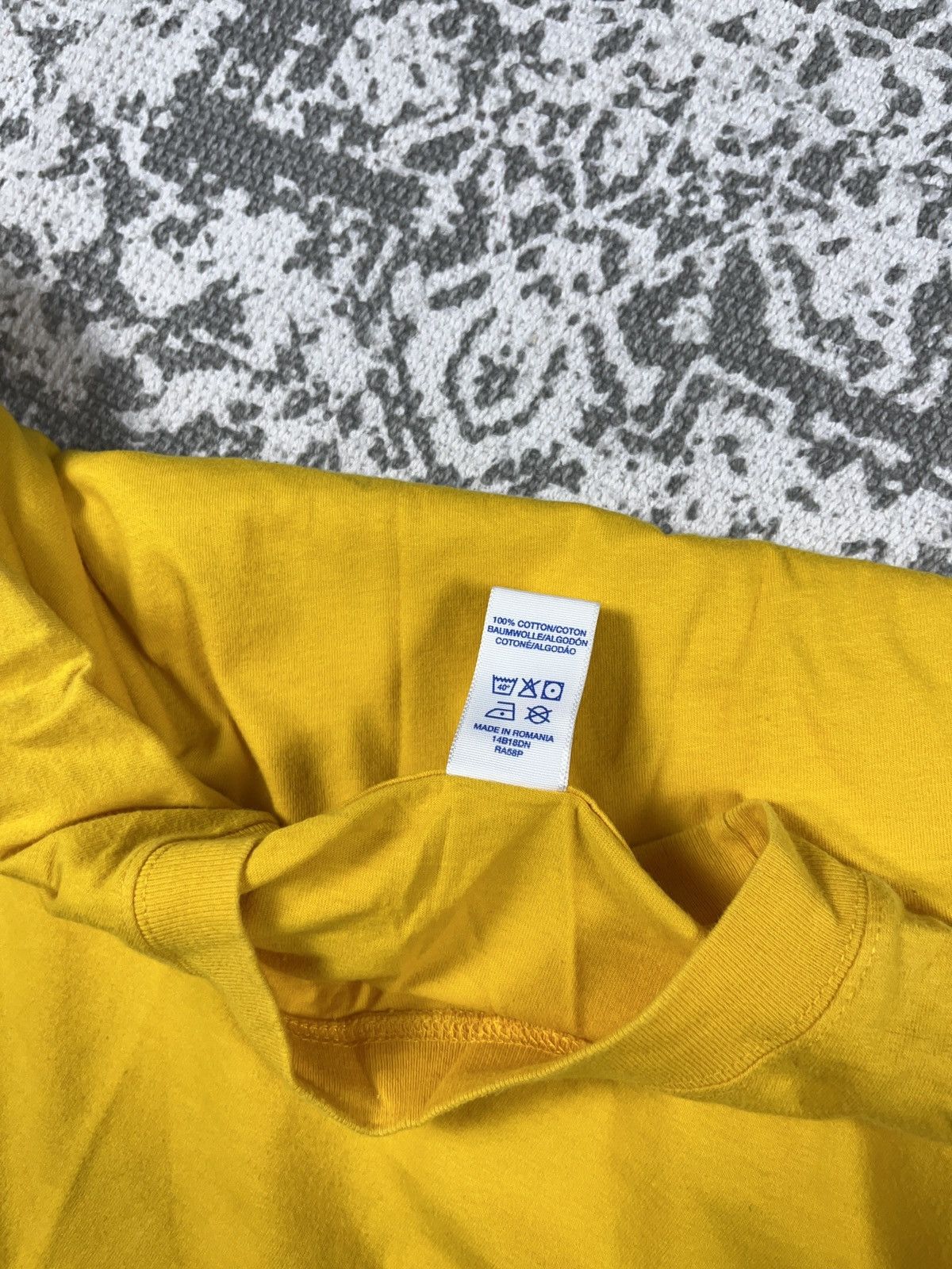 Russell Athletic × Vintage ➕ vintage 00s y2k Russell athletic logo t-shirt yellow Size US XL / EU 56 / 4 - 5 Thumbnail