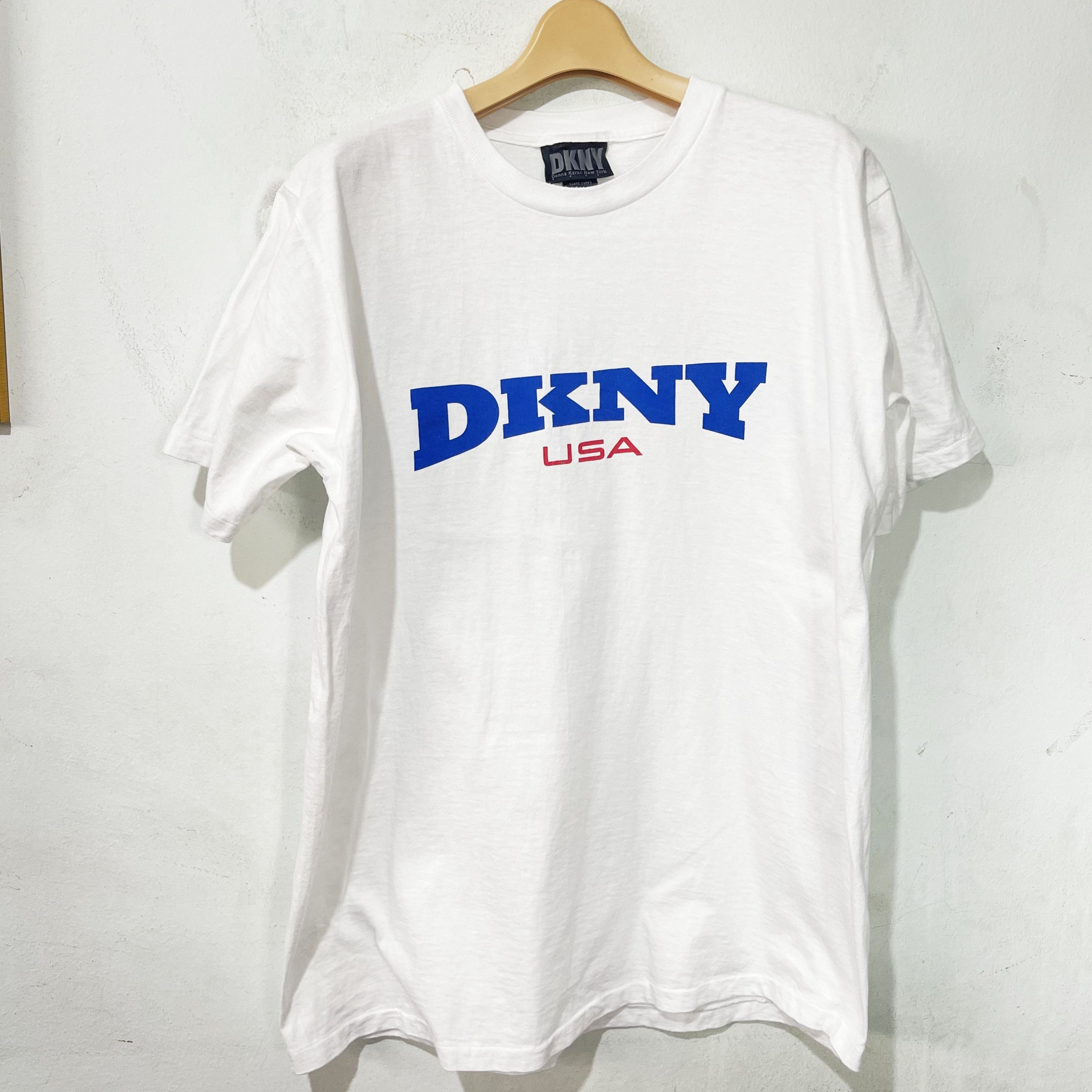 DKNY Vintage 90s DKNY USA T-Shirt Size US L / EU 52-54 / 3 - 1 Thumbnail