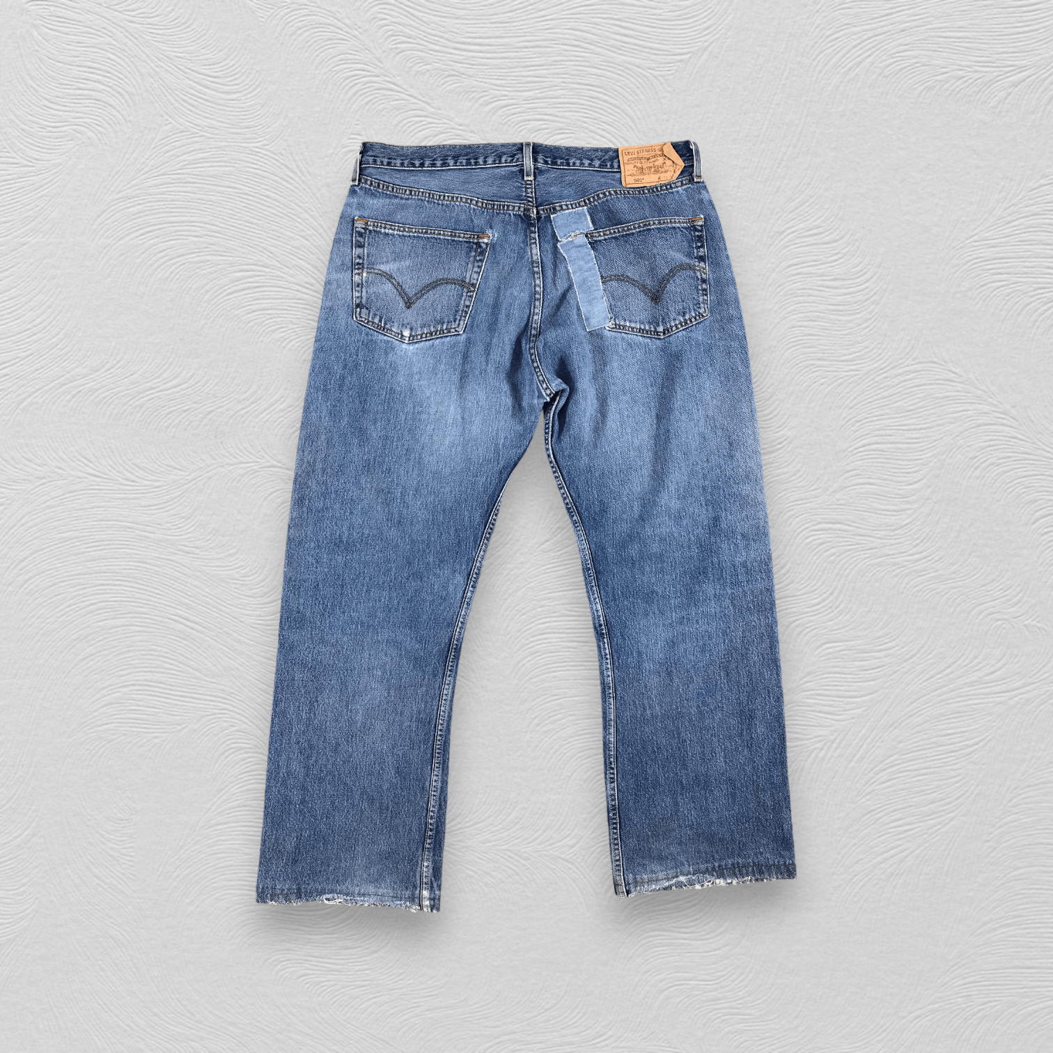 Levi's Vintage Levis 501 Jeans Faded Blue Distressed Denim KJ612 Size US 38 / EU 54 - 2 Thumbnail
