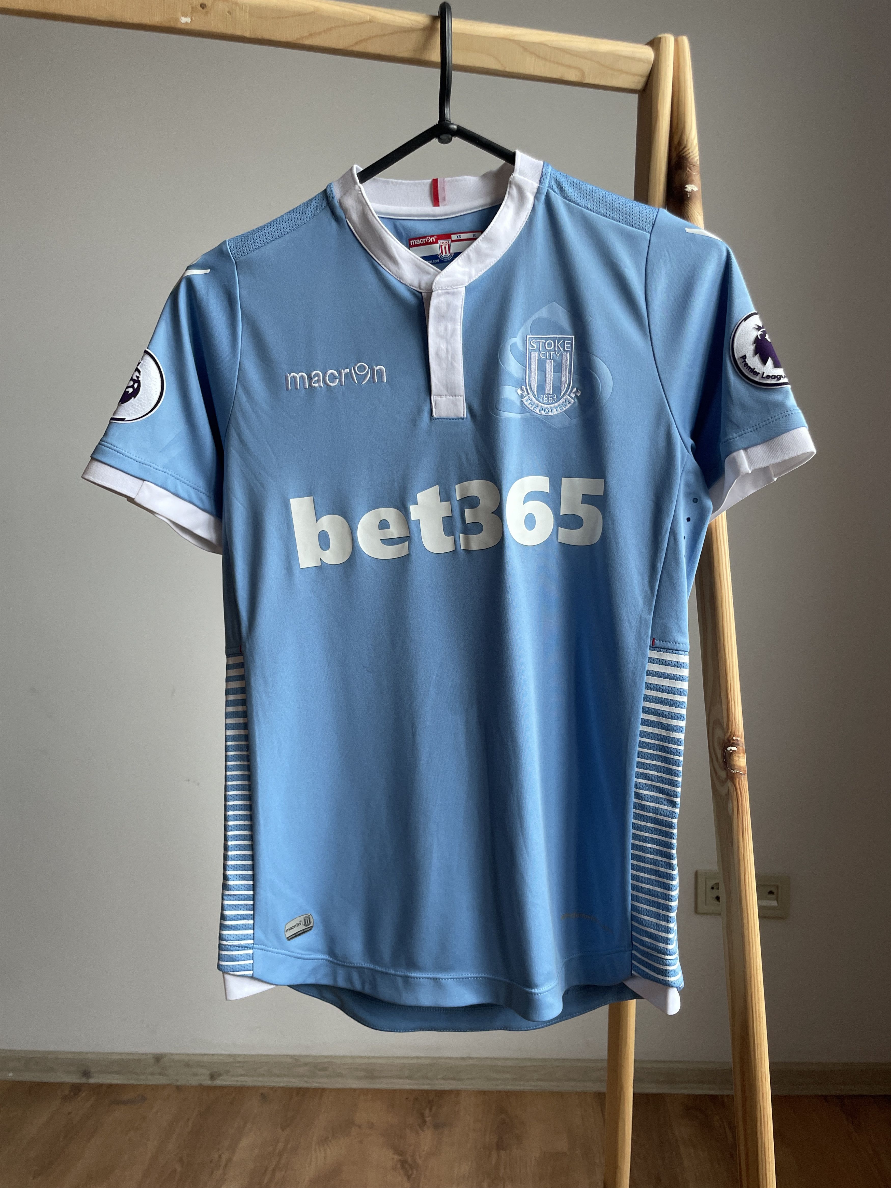 Macron Stoke City F.C. 2016-17 Away Jersey Size XS Size US XS / EU 42 / 0 - 1 Thumbnail