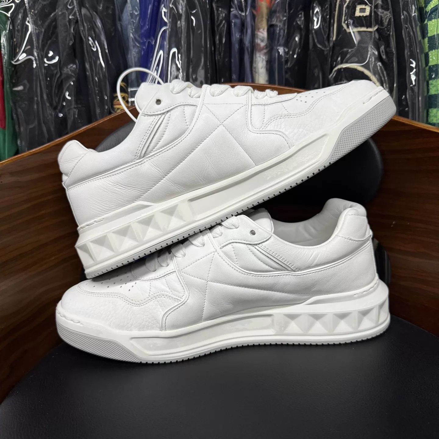 Valentino Valentino One Stud GARAVANI White 43 Gently Used Size US 10 / EU 43 - 7 Thumbnail