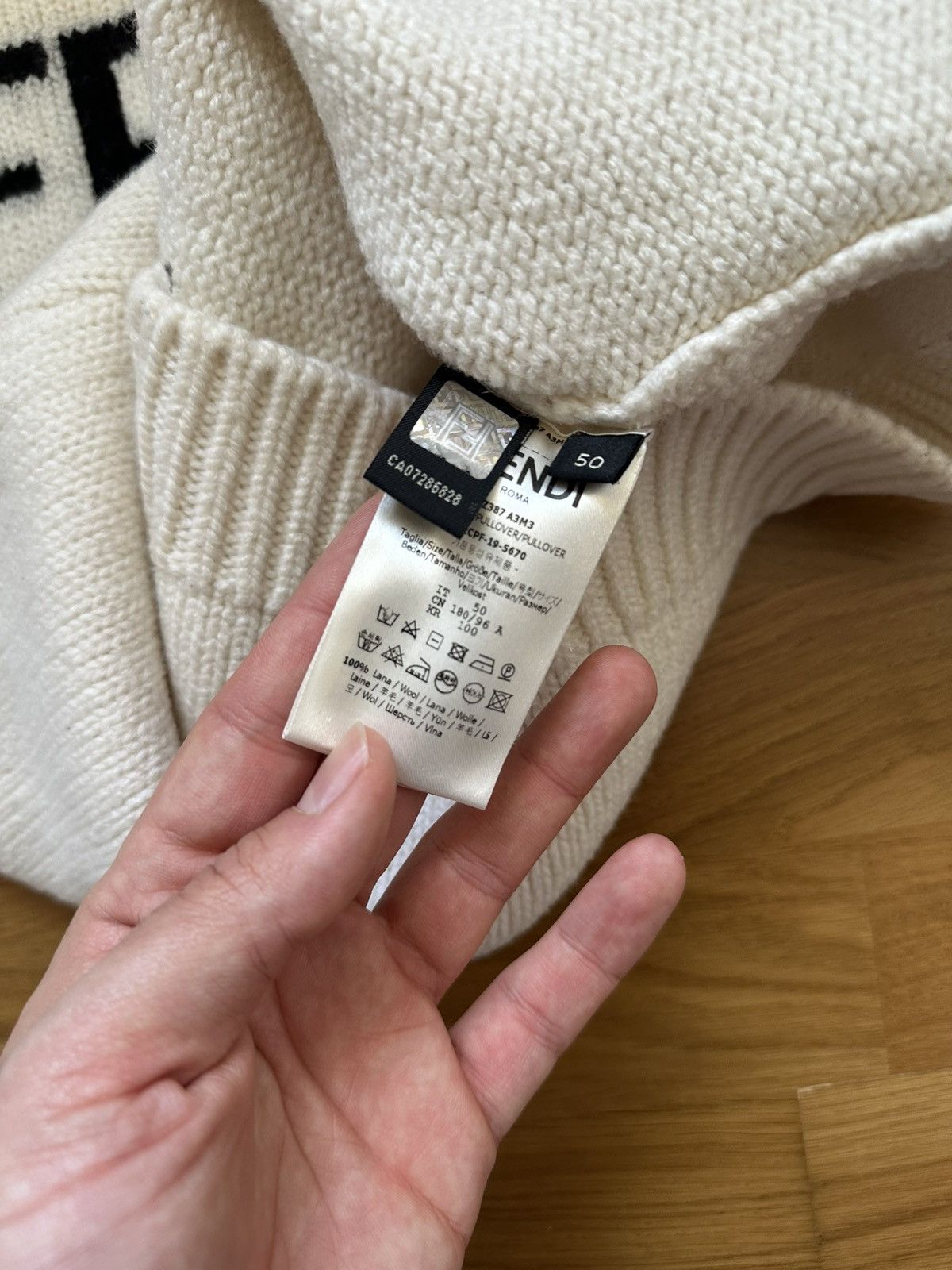 Fendi Fendi Logo Knit Sweater White Size US M / EU 48-50 / 2 - 5 Thumbnail