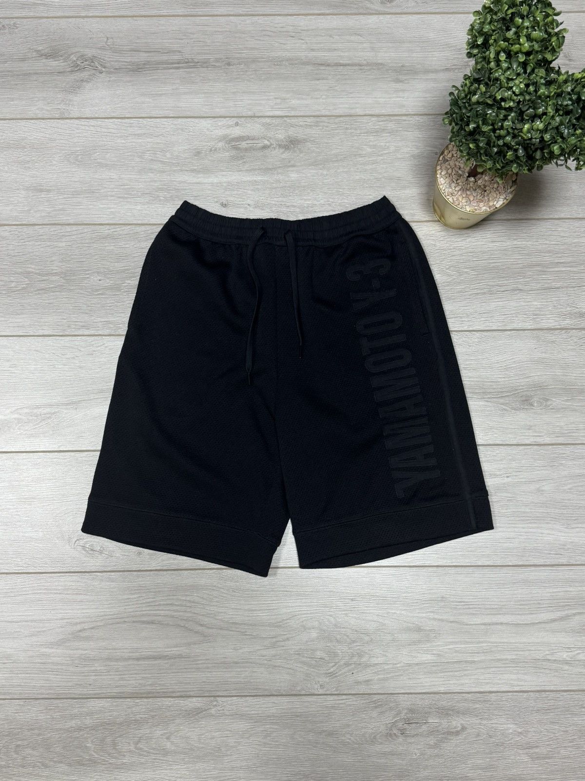 Y-3 Yohji x Adidas big logo out wide oversize shorts basketball Size US 32 / EU 48 - 3 Thumbnail