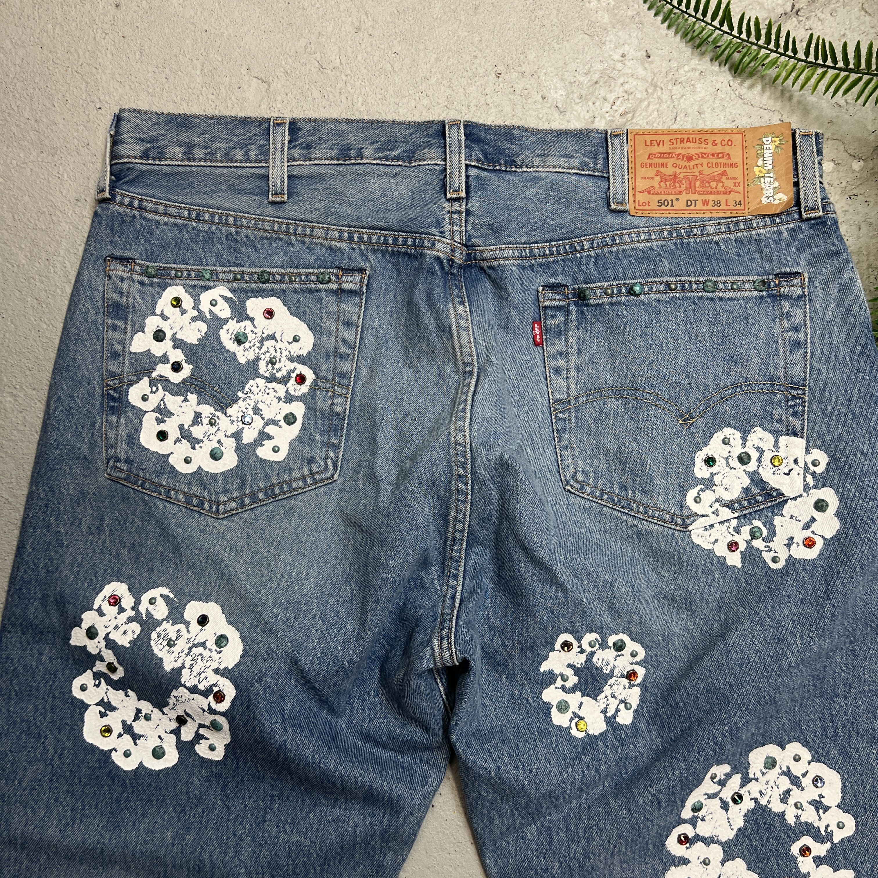 DENIM TEARS Denim Tears Levis Rhinestone Blue Jeans Wreath Print Size 38 Size US 38 / EU 54 - 5 Thumbnail