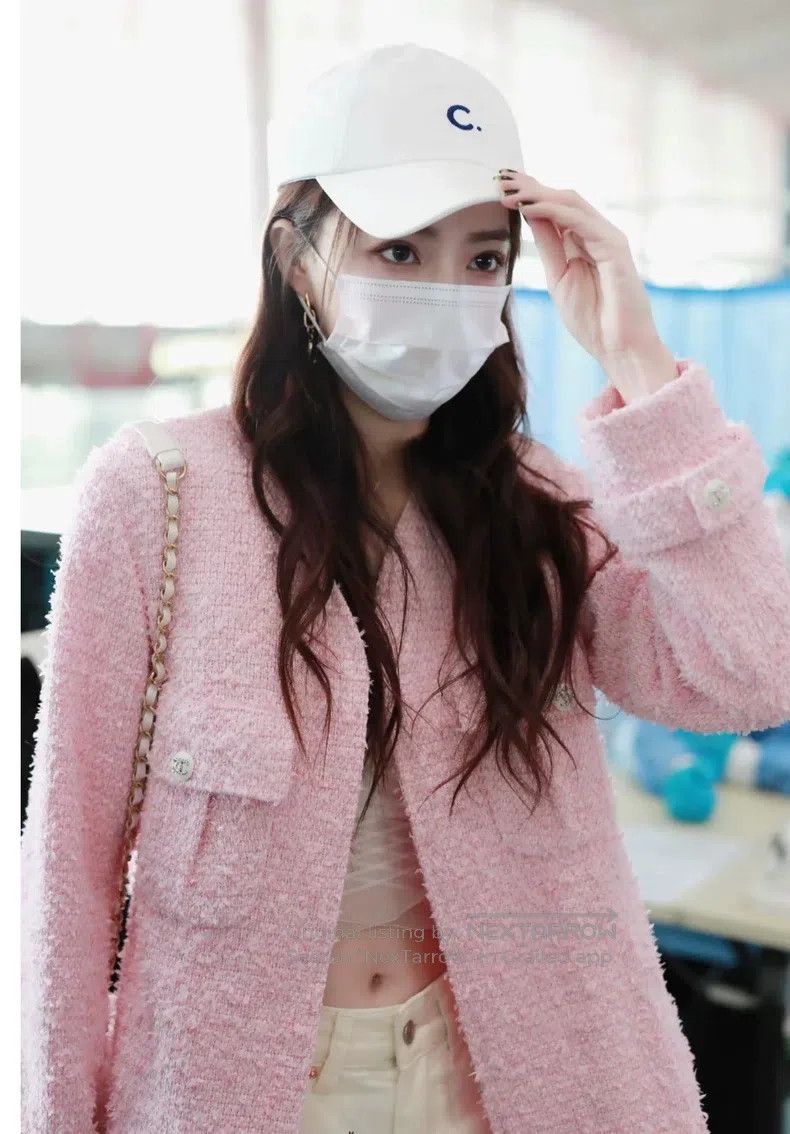 Chanel 21C pink tweed jacket