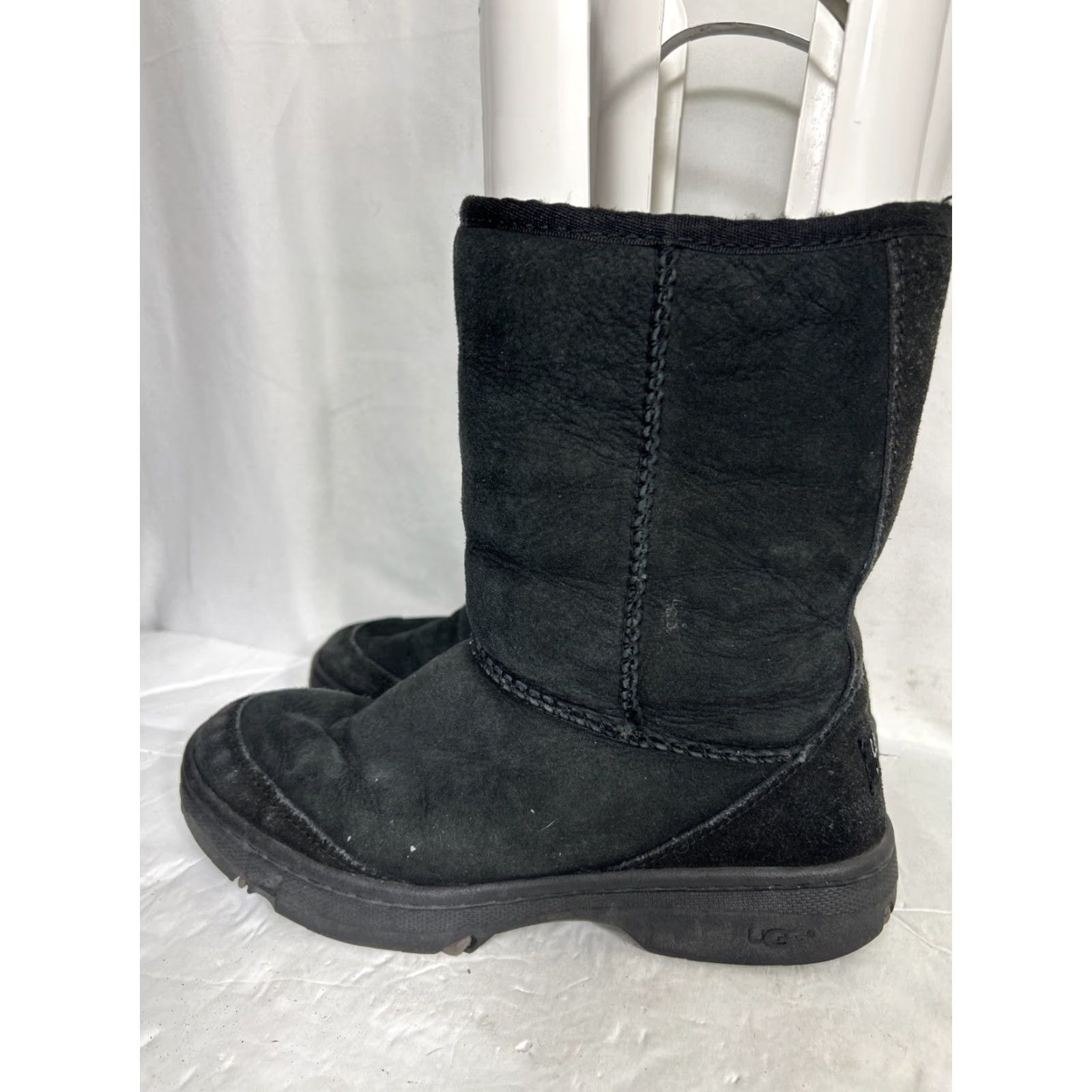 Ugg UGG Australia Black Leather Sheepskin Cuff Boots F8008H Women's Size 7 Size US 7 / IT 37 - 6 Thumbnail