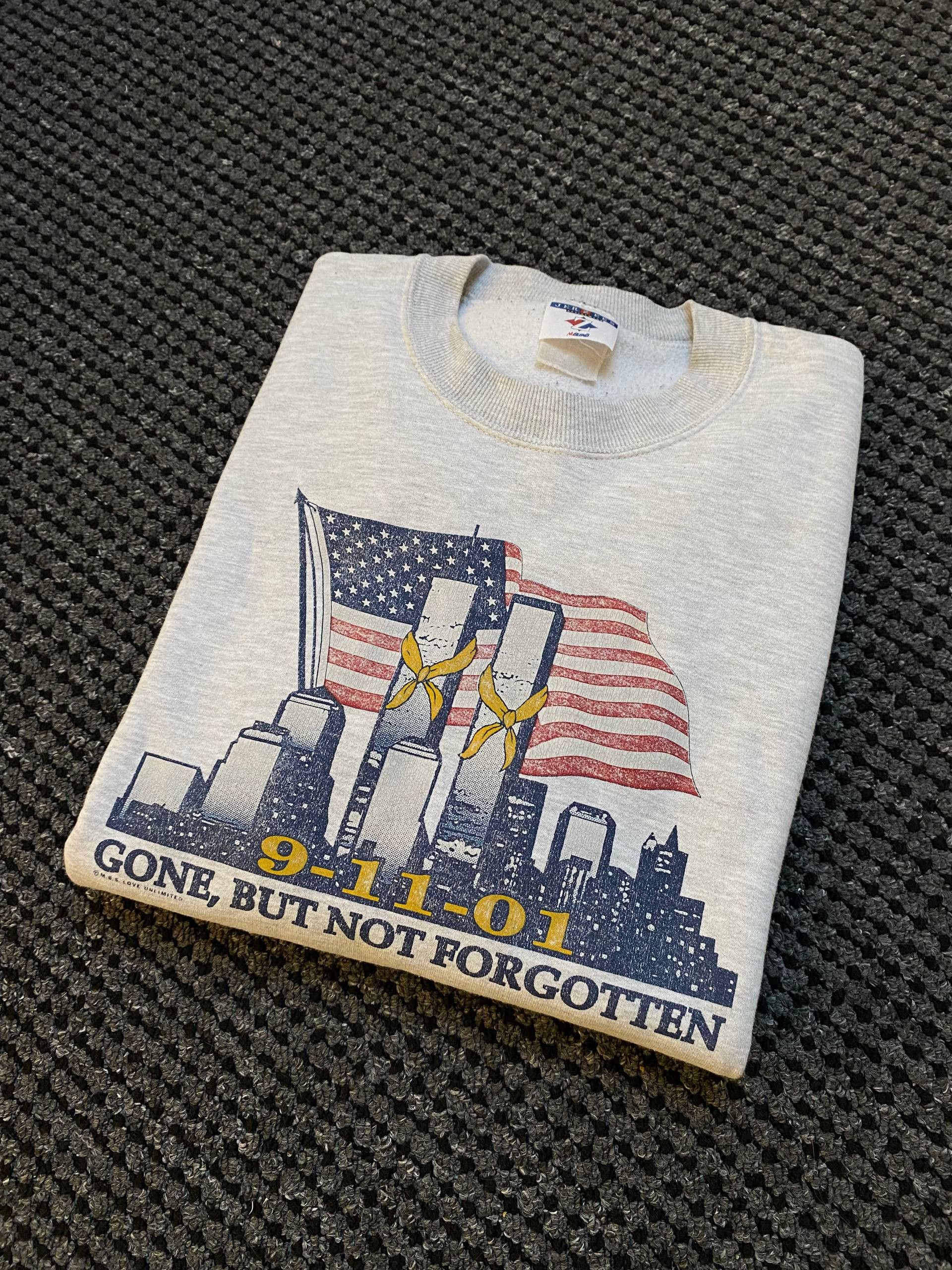 Jerzees Vintage Gone But Not Forgotten 9/11 2001 Memorium Sweatshirt Size US L / EU 52-54 / 3 - 5 Thumbnail