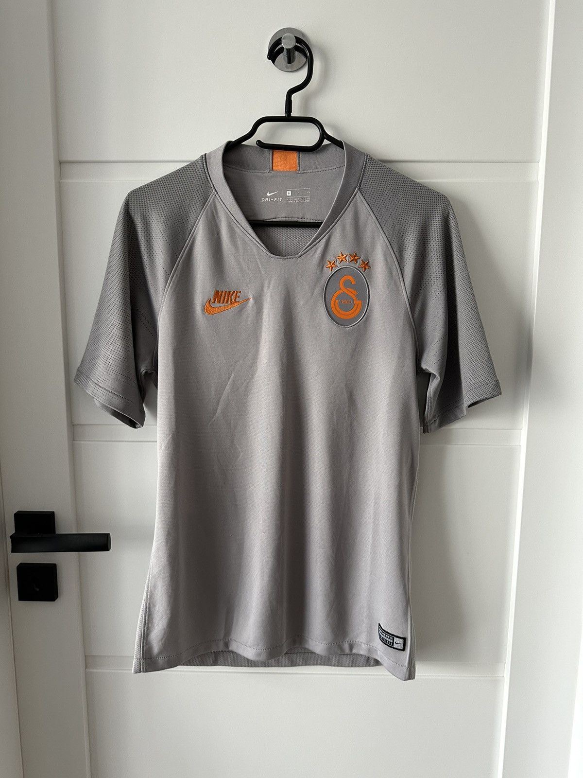 Nike 2019 Nike Turkey Galatasaray training soccer jersey Size US S / EU 44-46 / 1 - 1 Thumbnail
