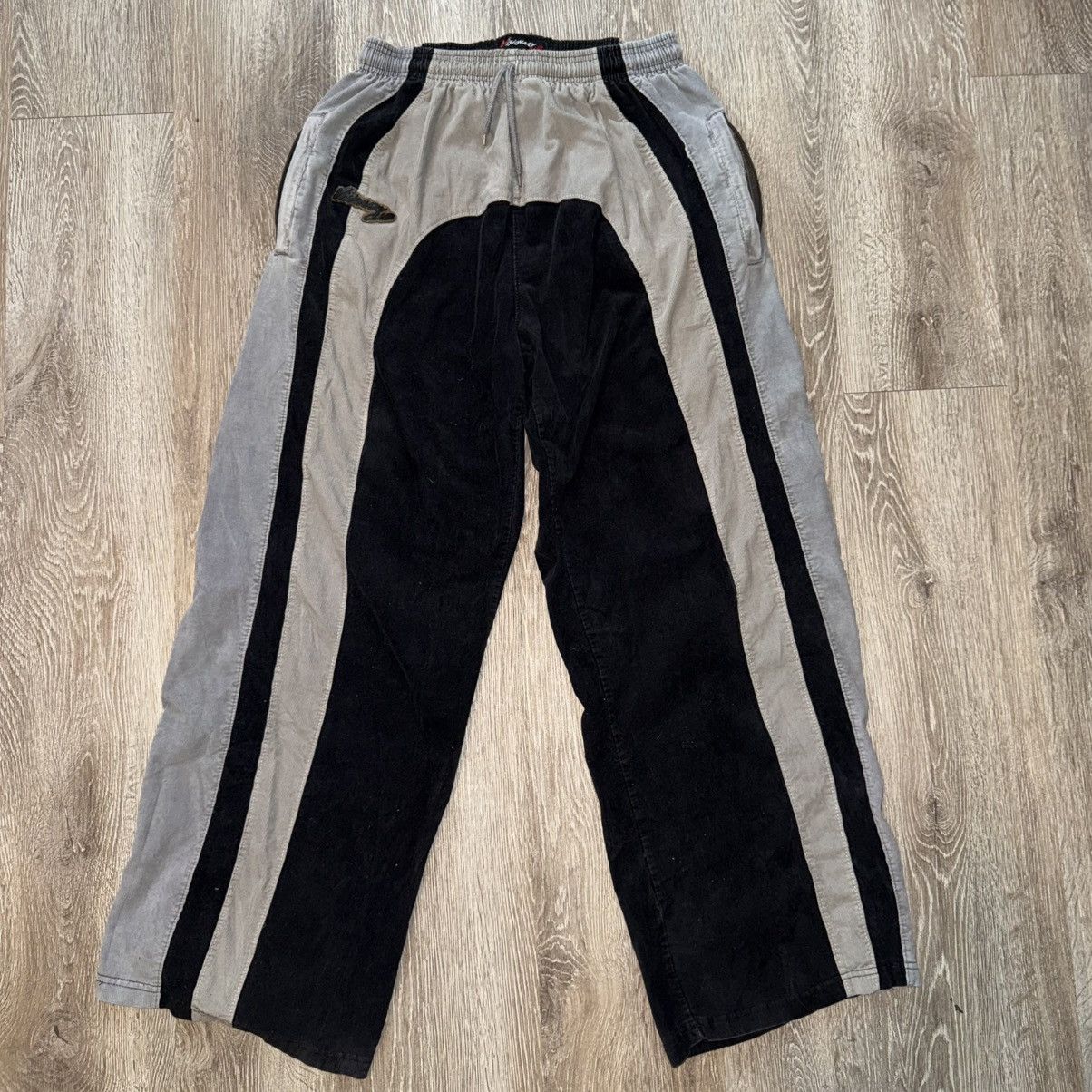 Other Visionary Club "RADIANT AURA SWEATS" Size US 34 / EU 50 - 1 Thumbnail