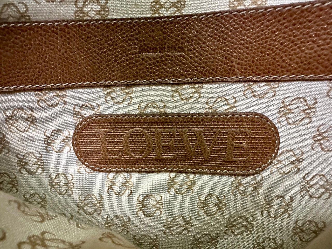 Loewe Authentic Loewe Anagram Two Tone Leather Shoulder Bag Size ONE SIZE - 4 Thumbnail