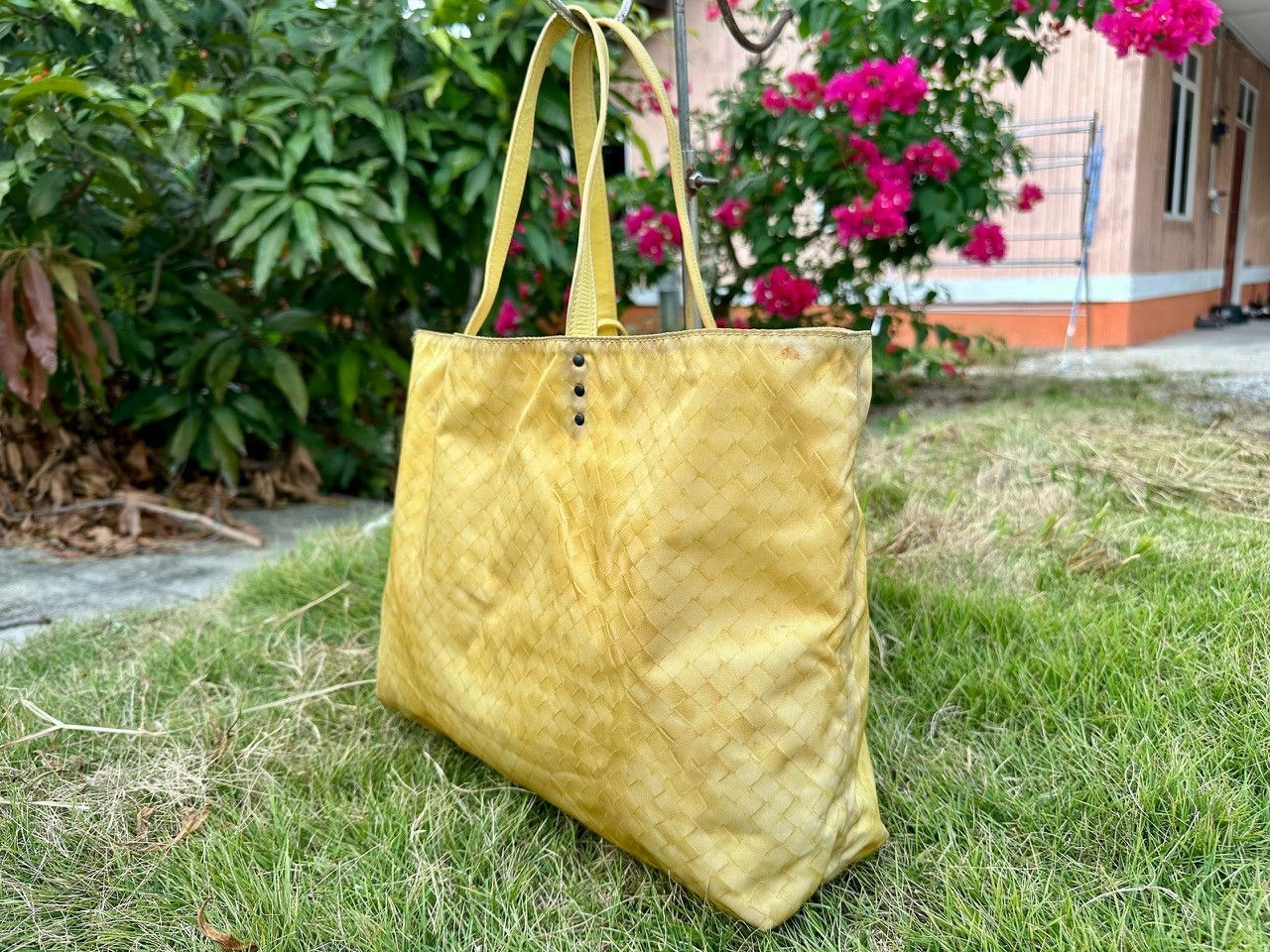 Bottega Veneta Authentic Bottega Veneta Intrecciato Illusion Nylon Tote Bag Size ONE SIZE - 3 Thumbnail