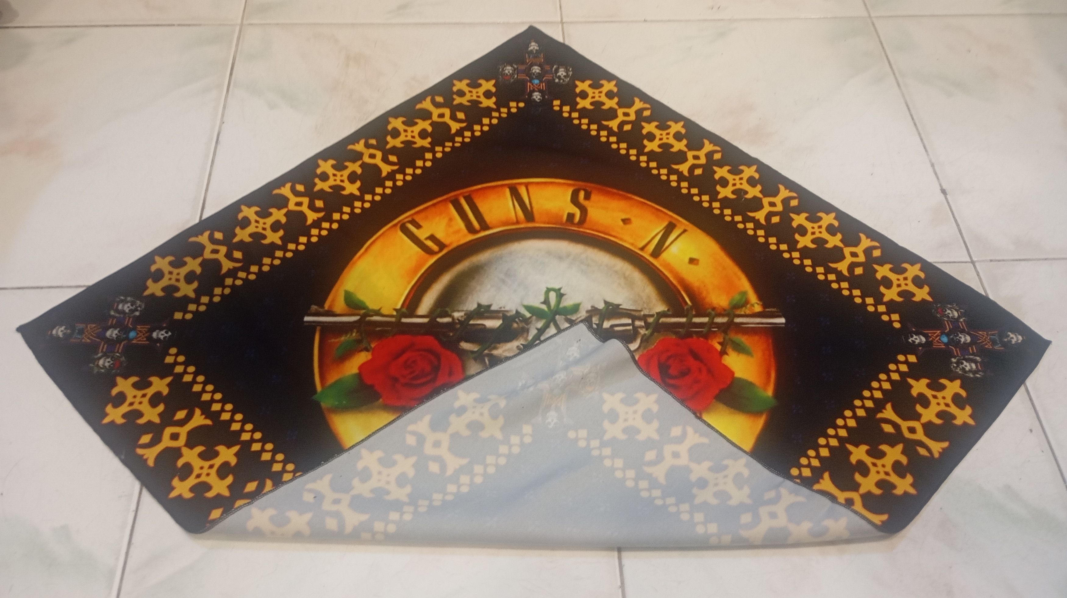 Band Tees Skulls Bandana Handkerchief Rock Band Streetwear Size ONE SIZE - 2 Thumbnail