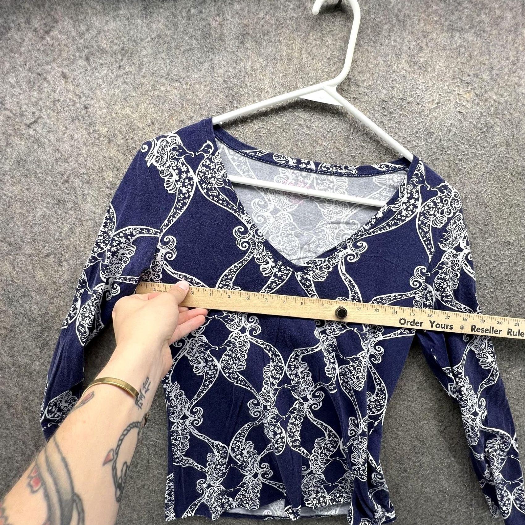 Lilly Pulitzer Lilly Pulitzer Shirt Womens Small Blue Floral V Neck Long Sleeve Jersey Top Size S / US 4 / IT 40 - 4 Thumbnail