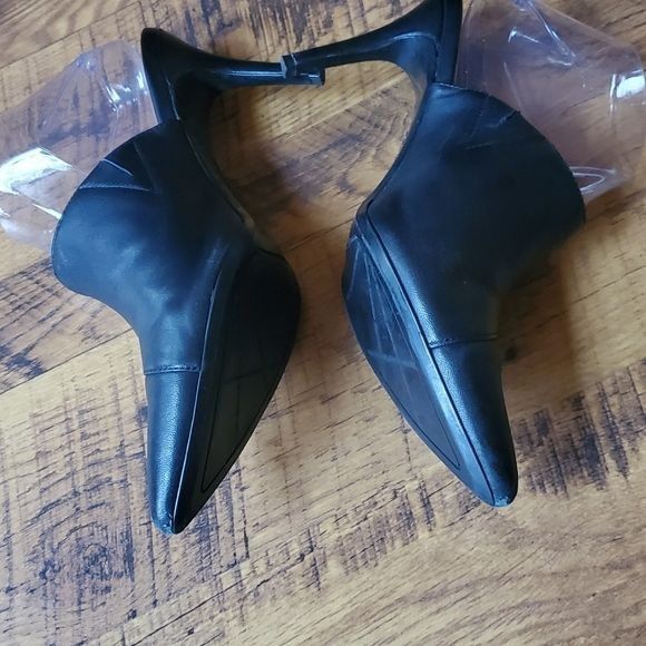 Calvin Klein Calvin Klein Grecia Black Leather Sz. 10 Heeled Mules Shoes Size US 10 / IT 40 - 2 Thumbnail