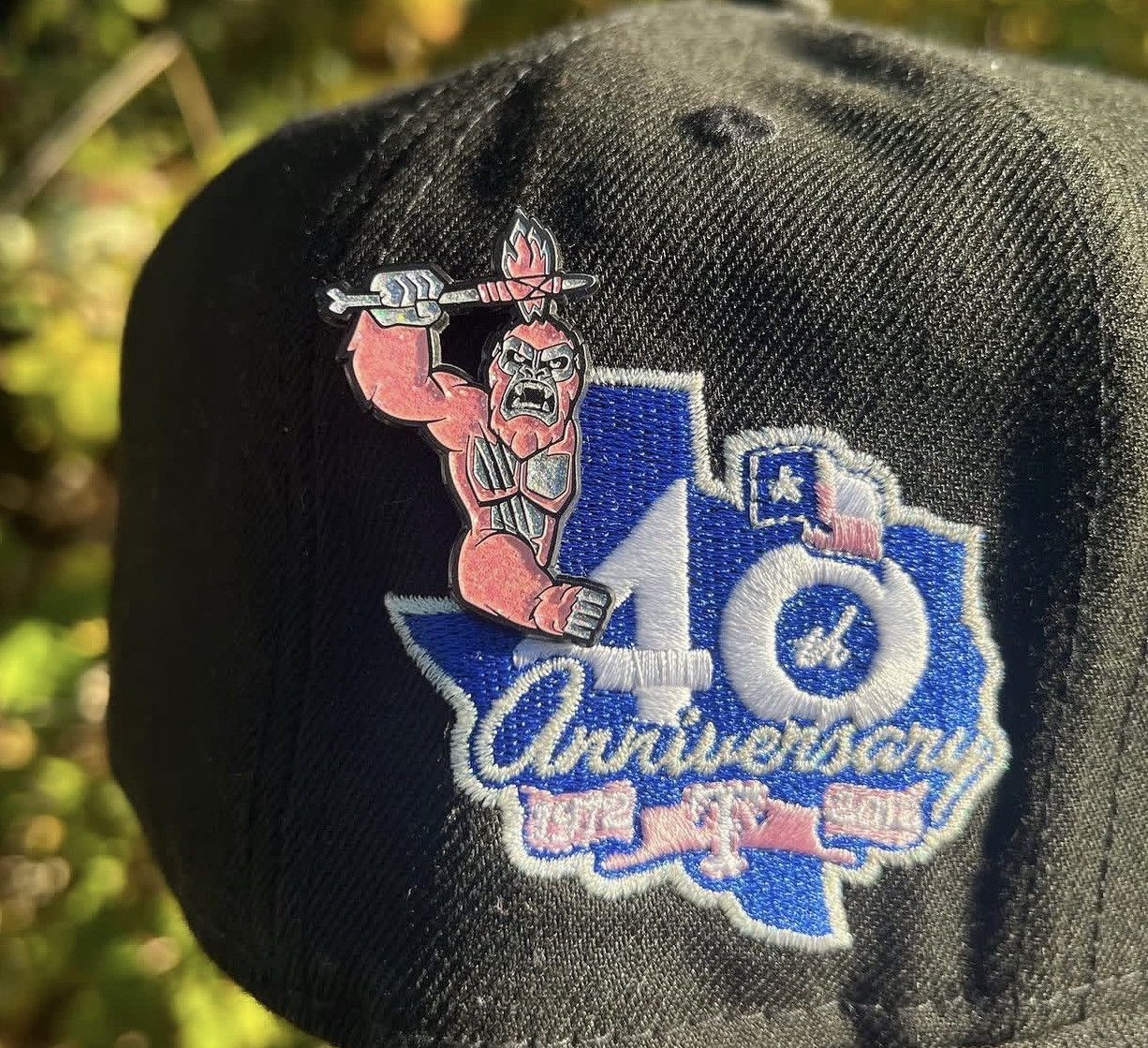 Hat Club Pinky Gorilla - Gorillakingfitteds pin Size ONE SIZE - 1 Preview