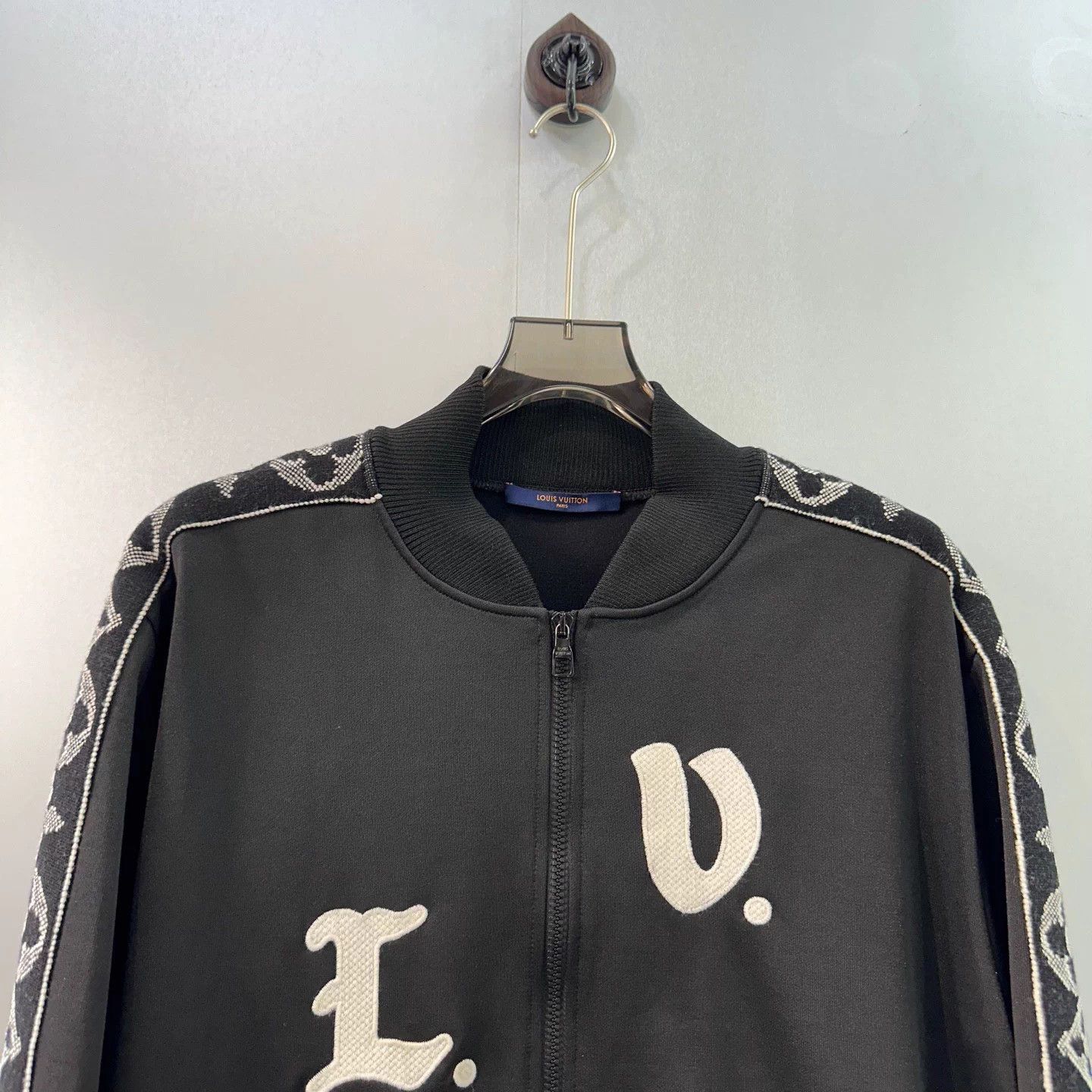 Louis Vuitton Louis Vuitton logo print sport jacket Size US XL / EU 56 / 4 - 3 Thumbnail