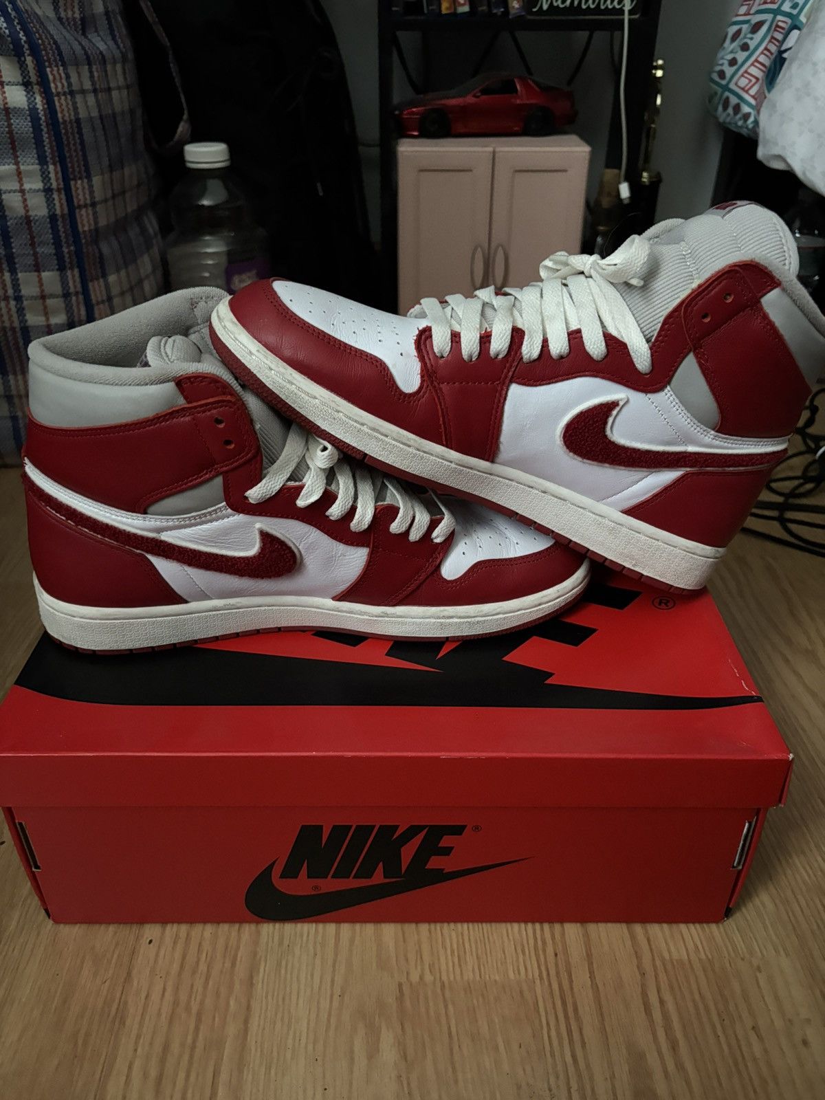 Jordan Brand Jordan 1 High Red Size US 9 / EU 42 - 1 Thumbnail
