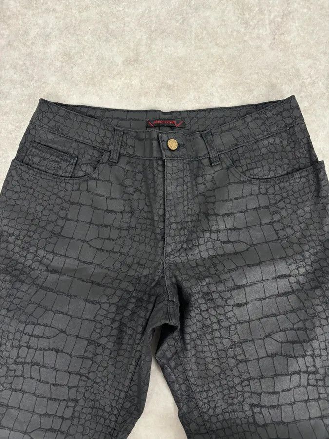 Roberto Cavalli 2000s Roberto Cavalli Crocodile Effect Obscure Black Pants Size US 32 / EU 48 - 5 Thumbnail