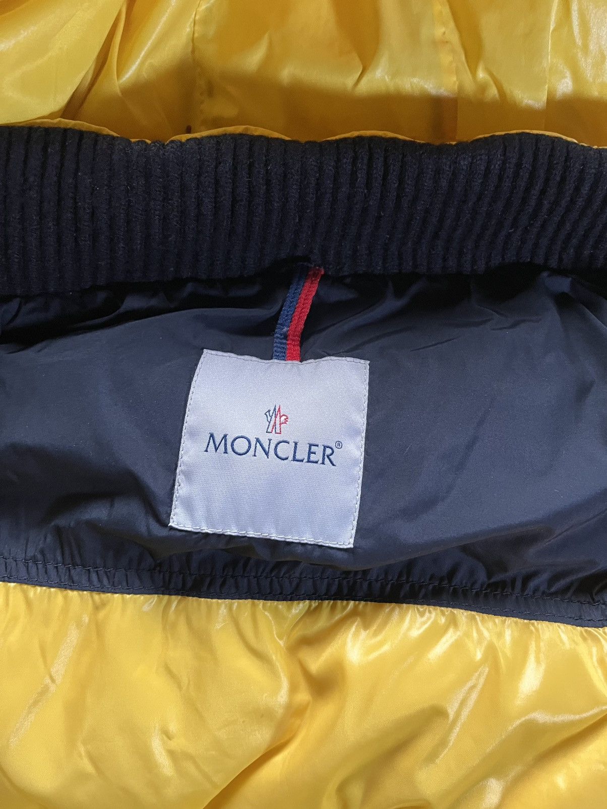 Moncler 💂🏻‍♀️moncler puffer vest🤩 Size US M / EU 48-50 / 2 - 12 Thumbnail