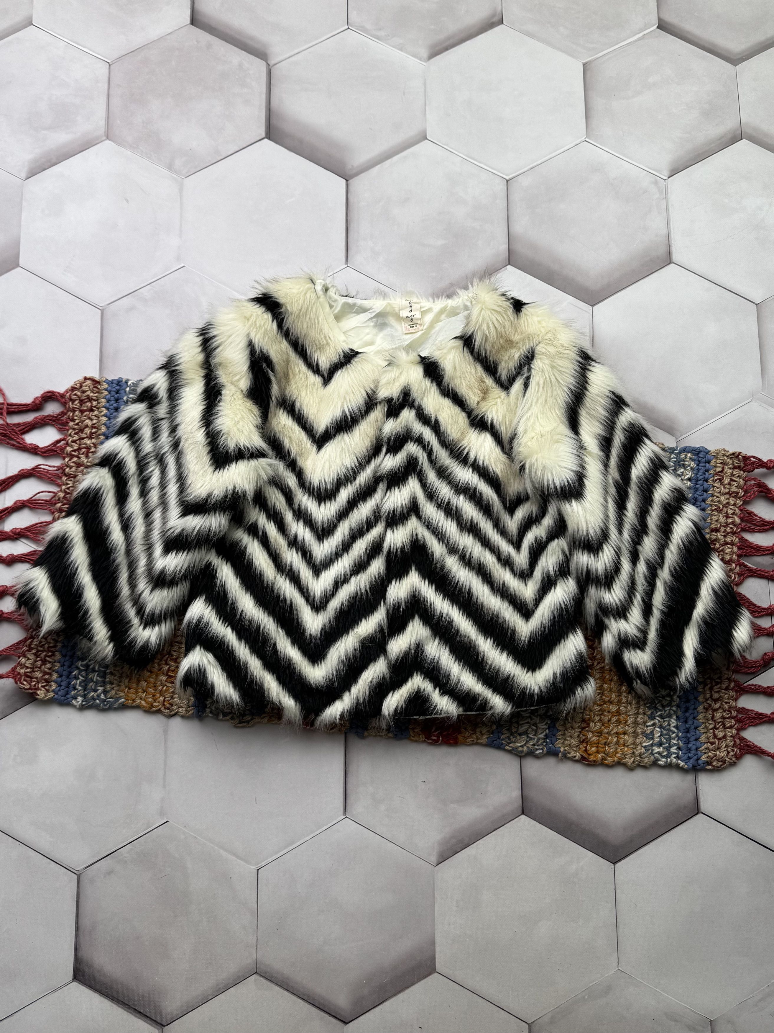 Japanese Brand Vintage Cropped Faux Fur Jacket (E4) Size M / US 6-8 / IT 42-44 - 1 Thumbnail