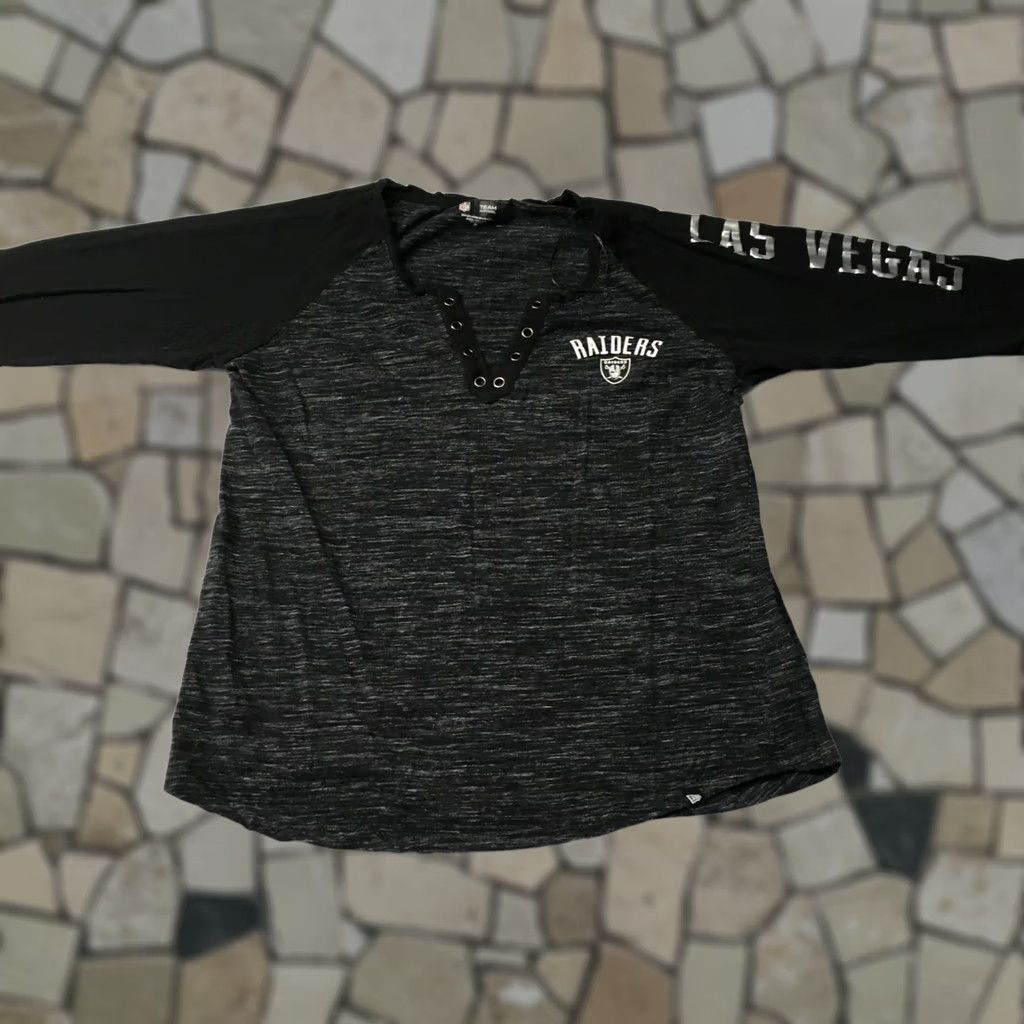 NFL NFL Team Apparel Womens 2XL Short Sleeve V-Neck Athletic Raiders Las Vegas Shirt Size 40" / US 18 - 1 Thumbnail