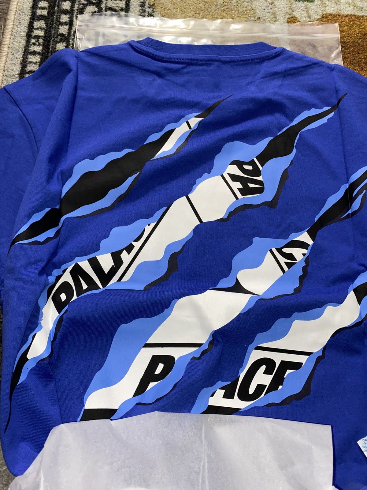 Palace Palace Ripped Tri Ferg T-Shirt Size US L / EU 52-54 / 3 - 1 Thumbnail