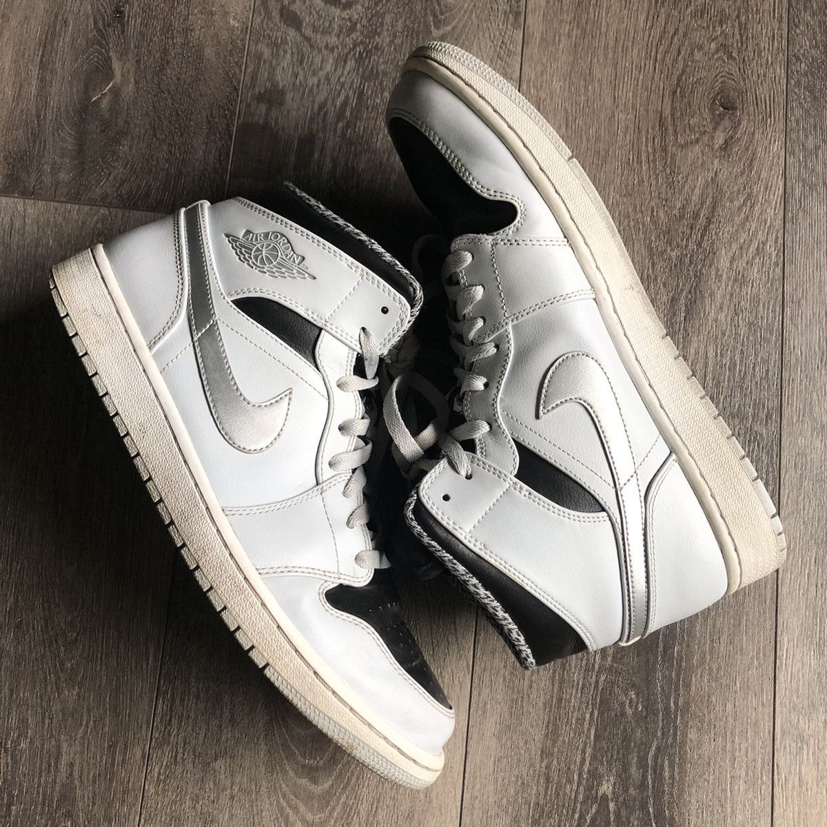 Jordan Brand Air Jordan 1 Retro Mid Wolf Grey Platinum Metallic Shoes Size US 12 / EU 45 - 1 Thumbnail