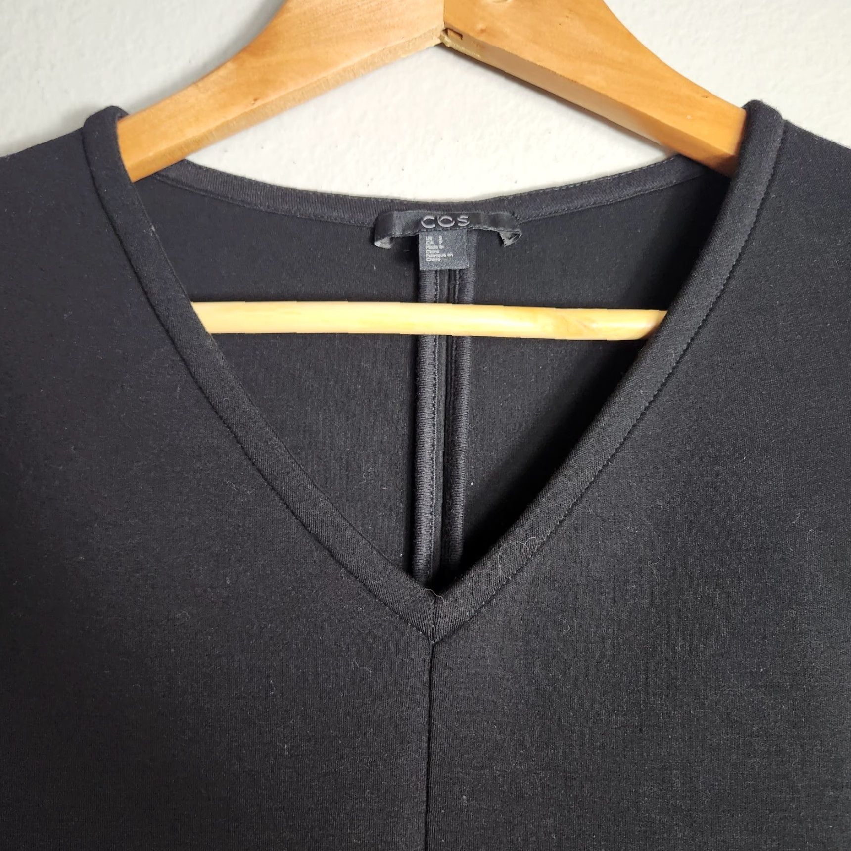 Cos Cos Womens |S| Black Batwing Scuba Vneck Sweater Size S / US 4 / IT 40 - 4 Thumbnail