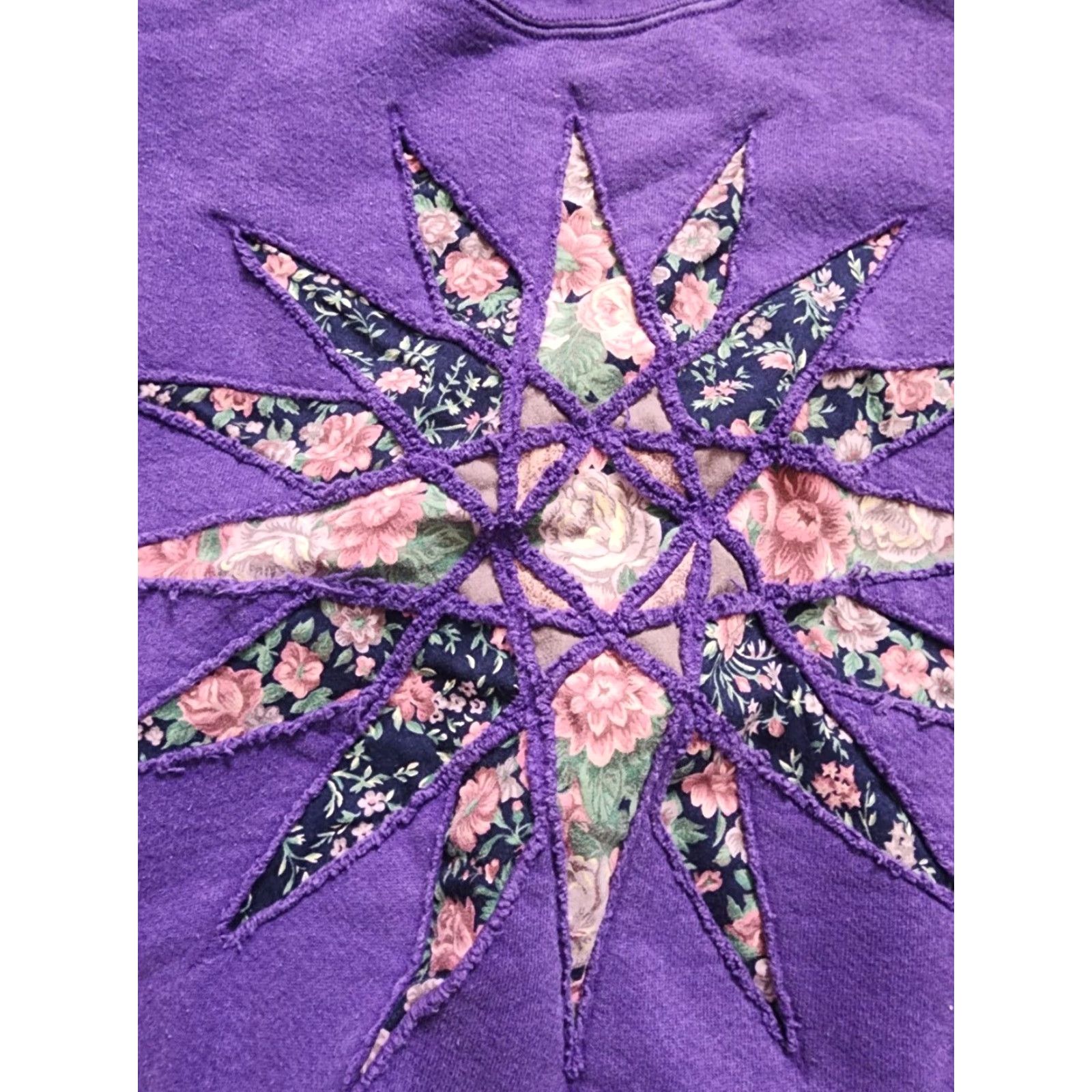 Lee VINTAGE Lee Sport Floral Quilted Pattern Women's XL Long Sleeve Sweatshirt Purple Crew Neck Pullover Size XL / US 12-14 / IT 48-50 - 2 Thumbnail