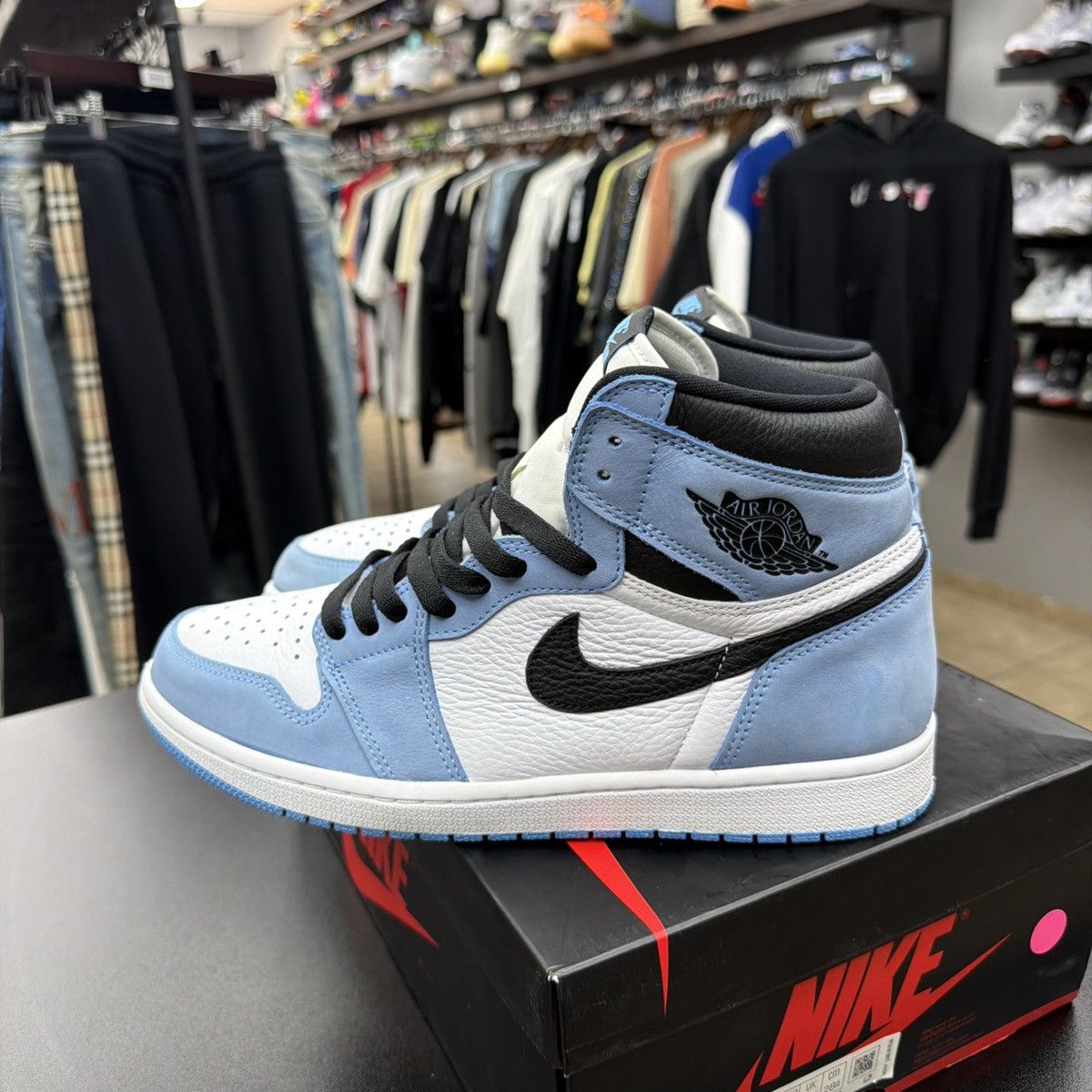 Jordan Brand Air Jordan 1 Retro High OG University Blue size 10.5 mens Size US 10.5 / EU 43-44 - 13 Thumbnail