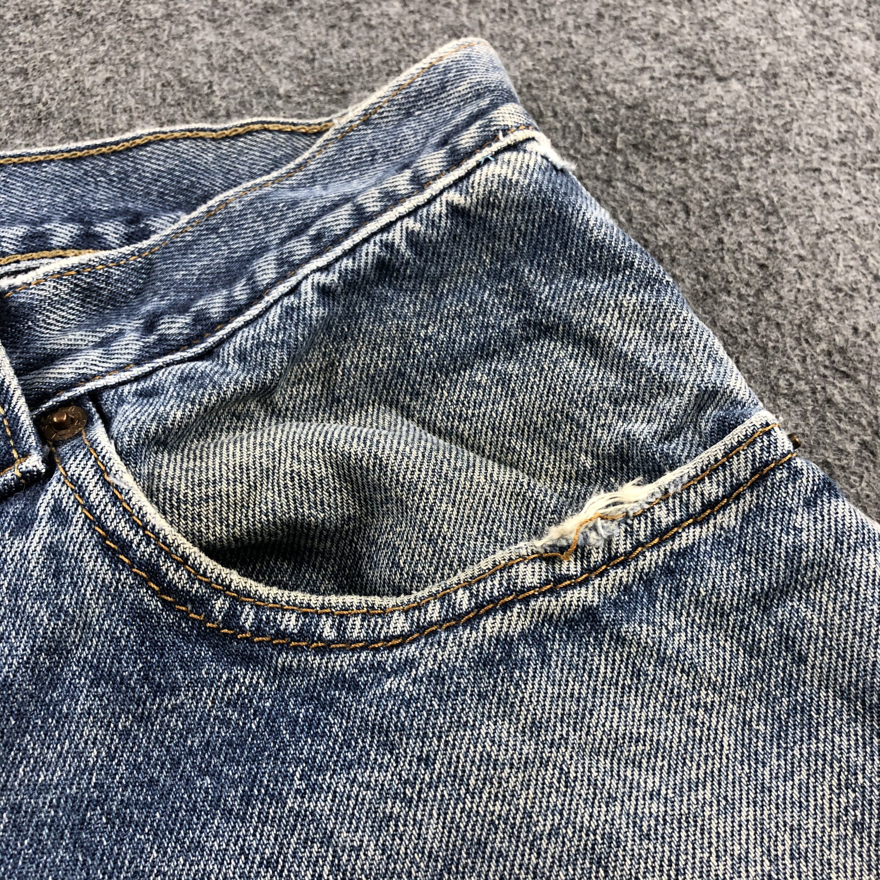 Levi's Vintage Blue Wash Levis 505 Jeans-J2565 Size US 35 - 10 Thumbnail
