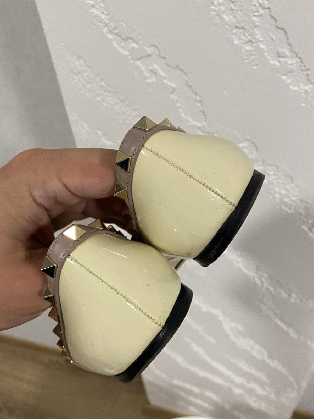 Valentino Valentino Rockstud Beige Patent Ballet Flats Size: 37.5 Size US 7.5 / IT 37.5 - 7 Thumbnail