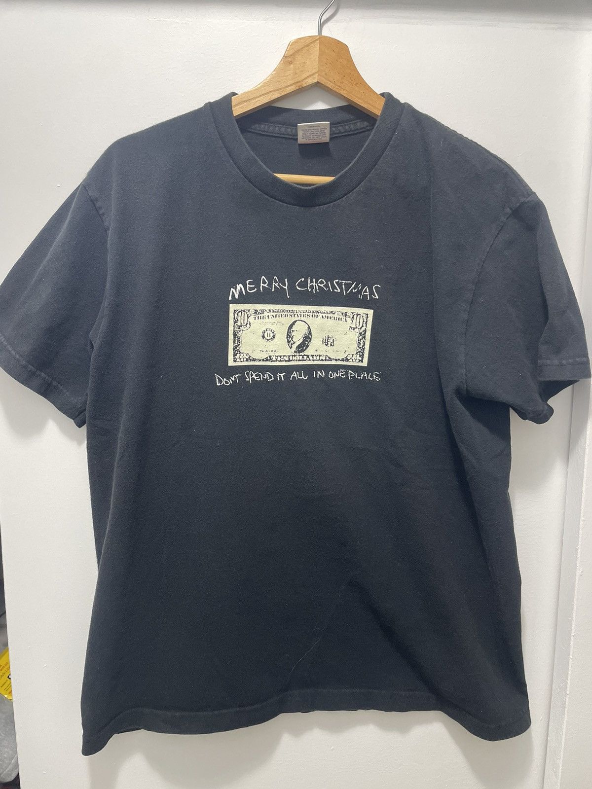 Supreme Supreme Spend It Tee Merry Christmas Black Size Medium FW21 Size US M / EU 48-50 / 2 - 1 Thumbnail