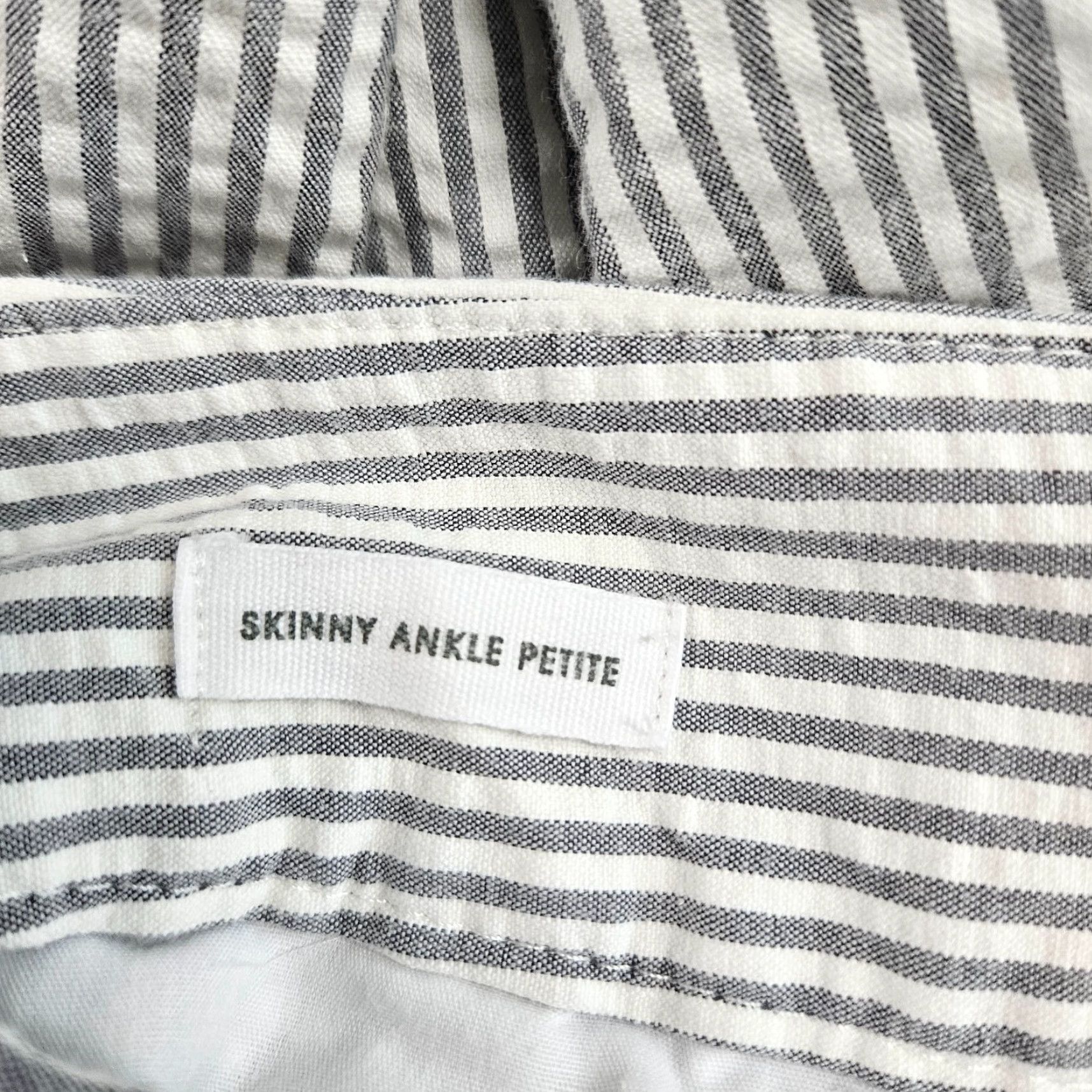 Loft LOFT Ann Taylor Womens Skinny Ankle Pants Sz 6P Gray White Stripe Knit Cotton Blend Seersucker Pattern Petite Size 28" / US 6 / IT 42 - 7 Thumbnail