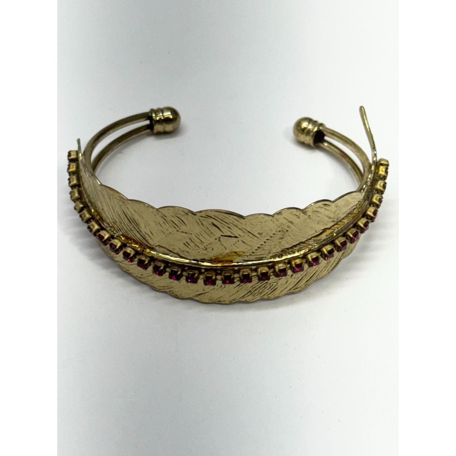 Vintage Vintage red rhinestone gold feather cuff bracelet Size ONE SIZE - 2 Thumbnail