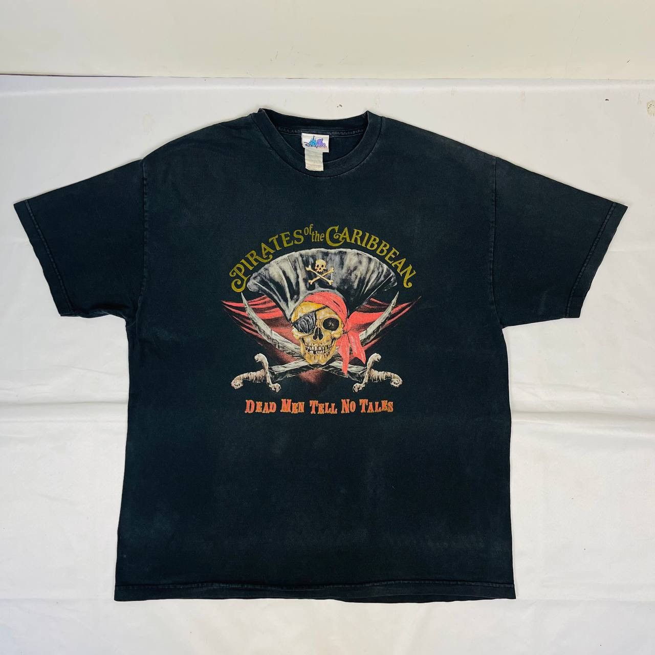 Disney × Vintage Vintage THRASHED Pirates Of The Carribbean Shirt Size US L / EU 52-54 / 3 - 1 Thumbnail