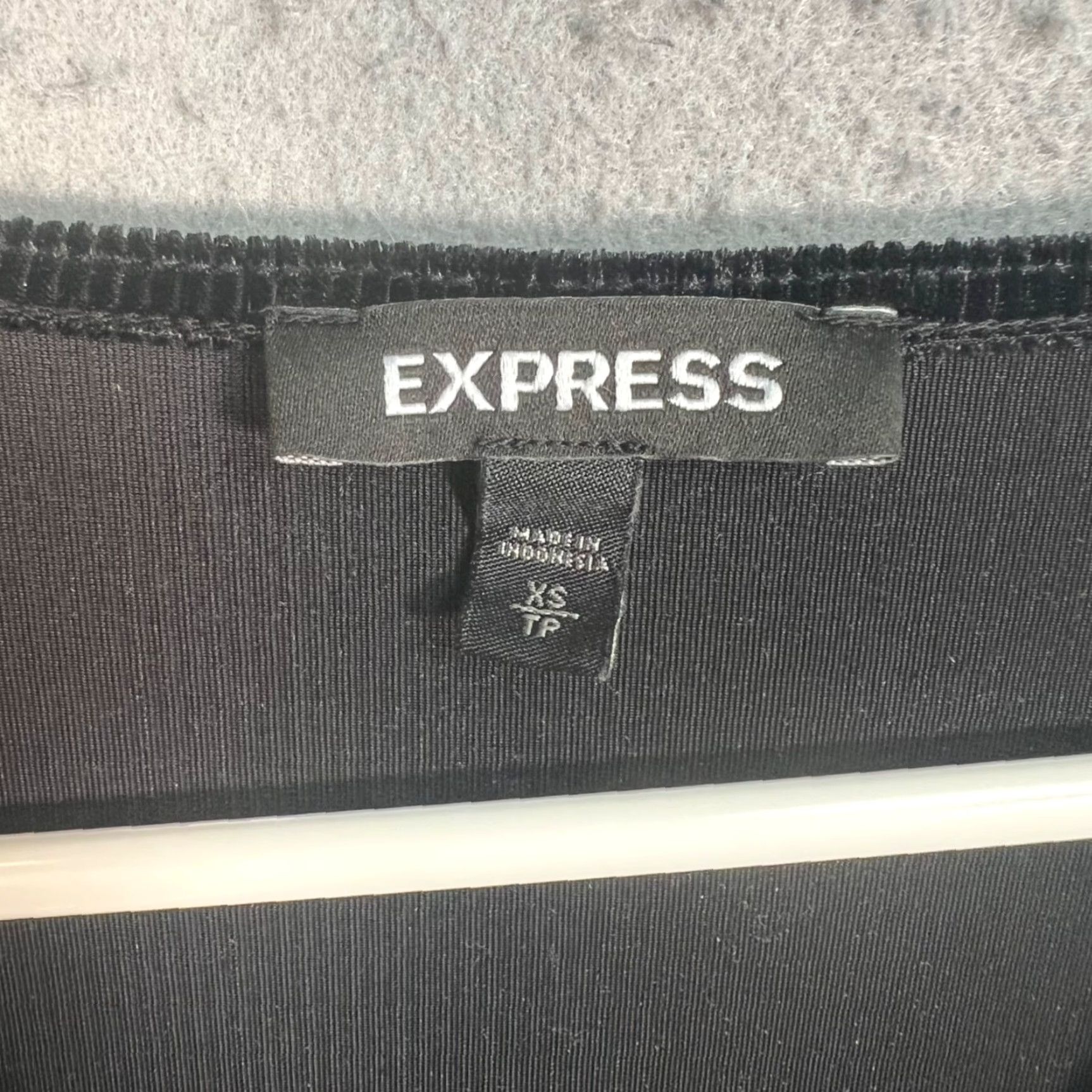 Express Express Womens XS Black Velvet Long Sleeve Wrap Dress Size XS / US 0-2 / IT 36-38 - 3 Thumbnail