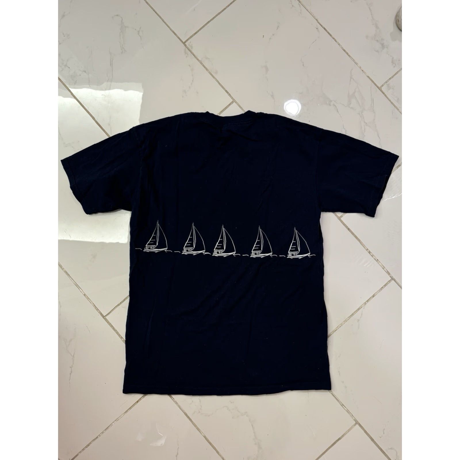 Gildan VINTAGE Sail Boat Navy Blue Wrap Around Sailing Nautical Ocean T-Shirt M Navy Mens M Blue Nautical Sail Boat T-Shirt Size US M / EU 48-50 / 2 - 5 Thumbnail