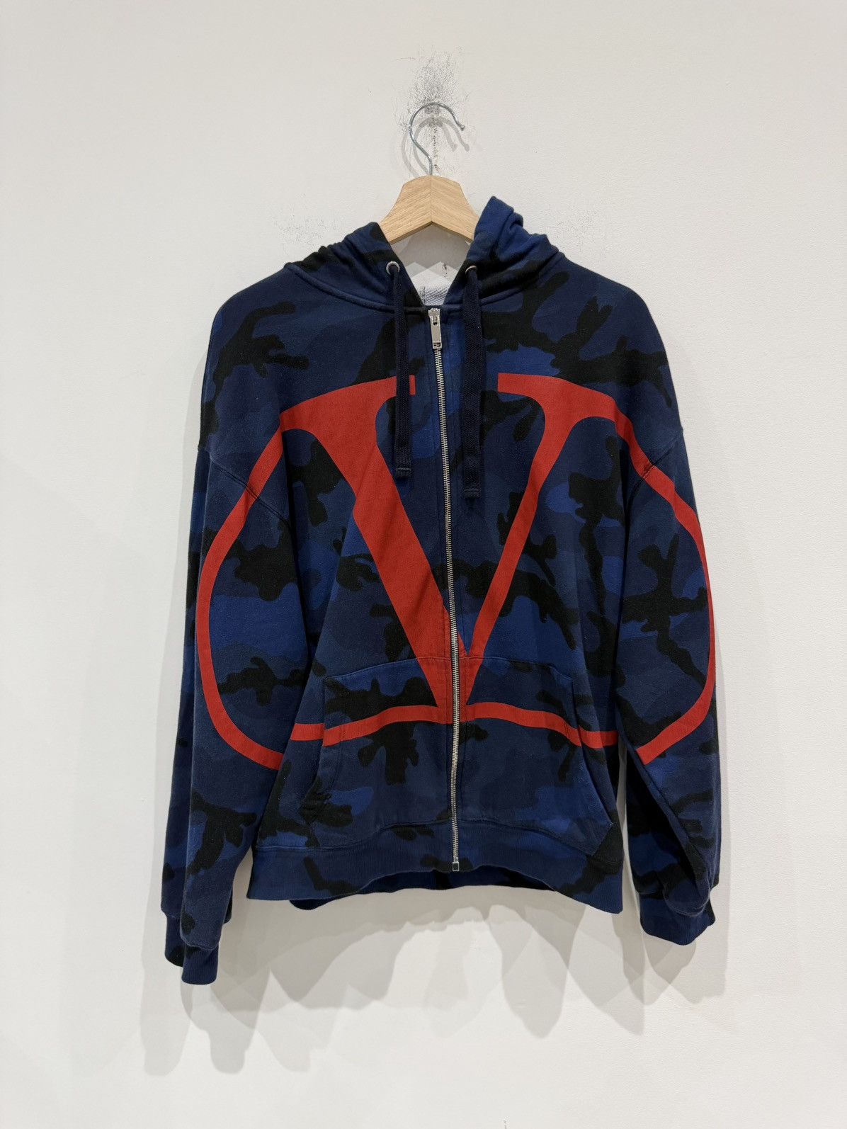 Valentino Valentino Camo V Logo Print Hoodie Navy Size: M Size US M / EU 48-50 / 2 - 1 Thumbnail