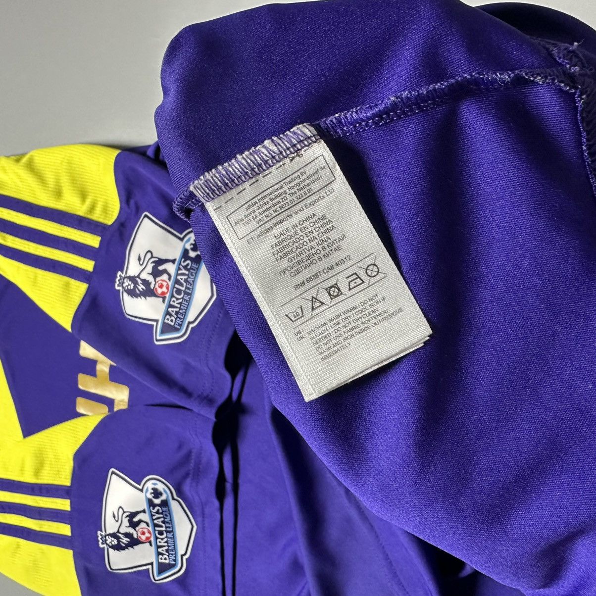 Vintage SWANSEA ADIDAS 2013/2014 FOOTBALL AWAY JERSEY #9 MICHU Size US L / EU 52-54 / 3 - 17 Thumbnail