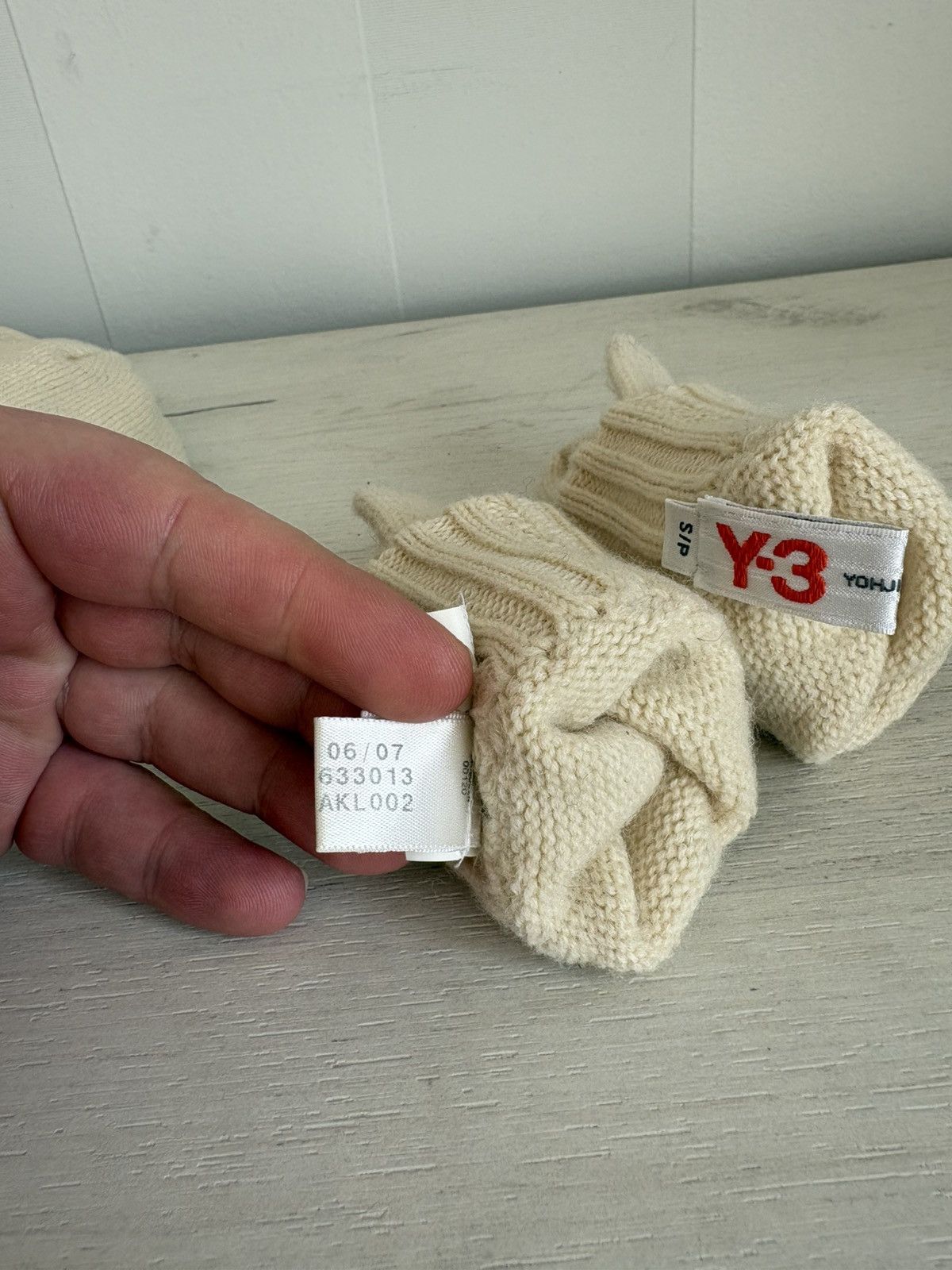 Yohji Yamamoto Y-3 Yohji Yamamoto Knit Beanie Hat & Gloves Set Cream Size S Size ONE SIZE - 18 Thumbnail