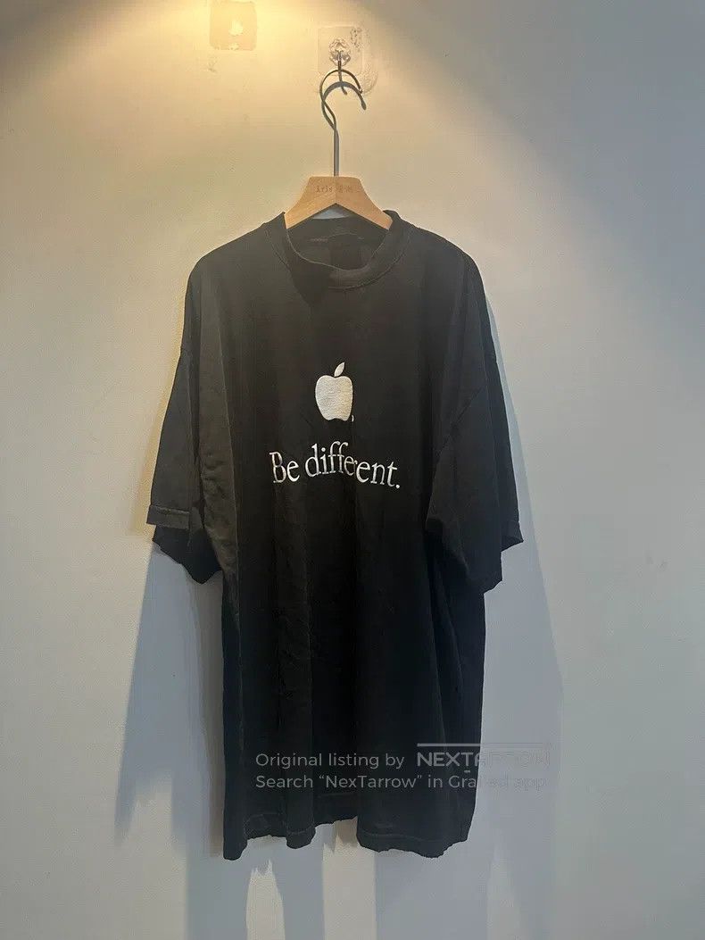Balenciaga Balenciaga Apple Logo Printed Crewneck Short Sleeve T-Shir Size US M / EU 48-50 / 2 - 1 Thumbnail